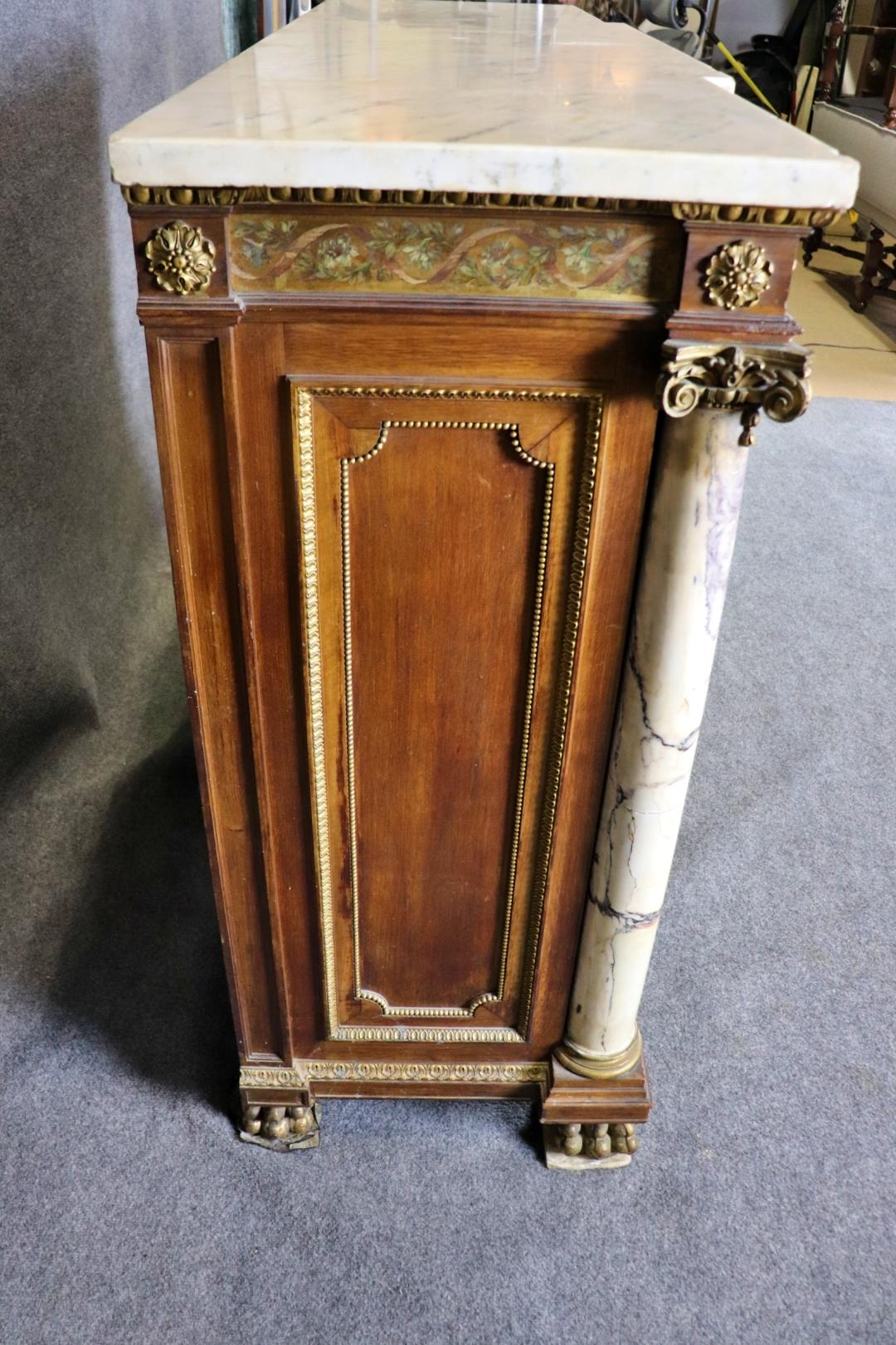 Fantastica credenza francese con colonna in marmo montata su bronzo e piano in marmo in vendita 5