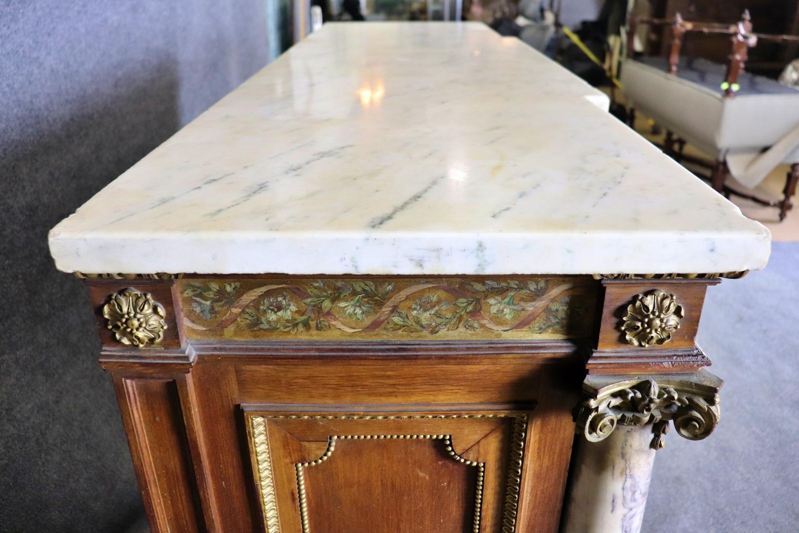 Fantastica credenza francese con colonna in marmo montata su bronzo e piano in marmo in vendita 6