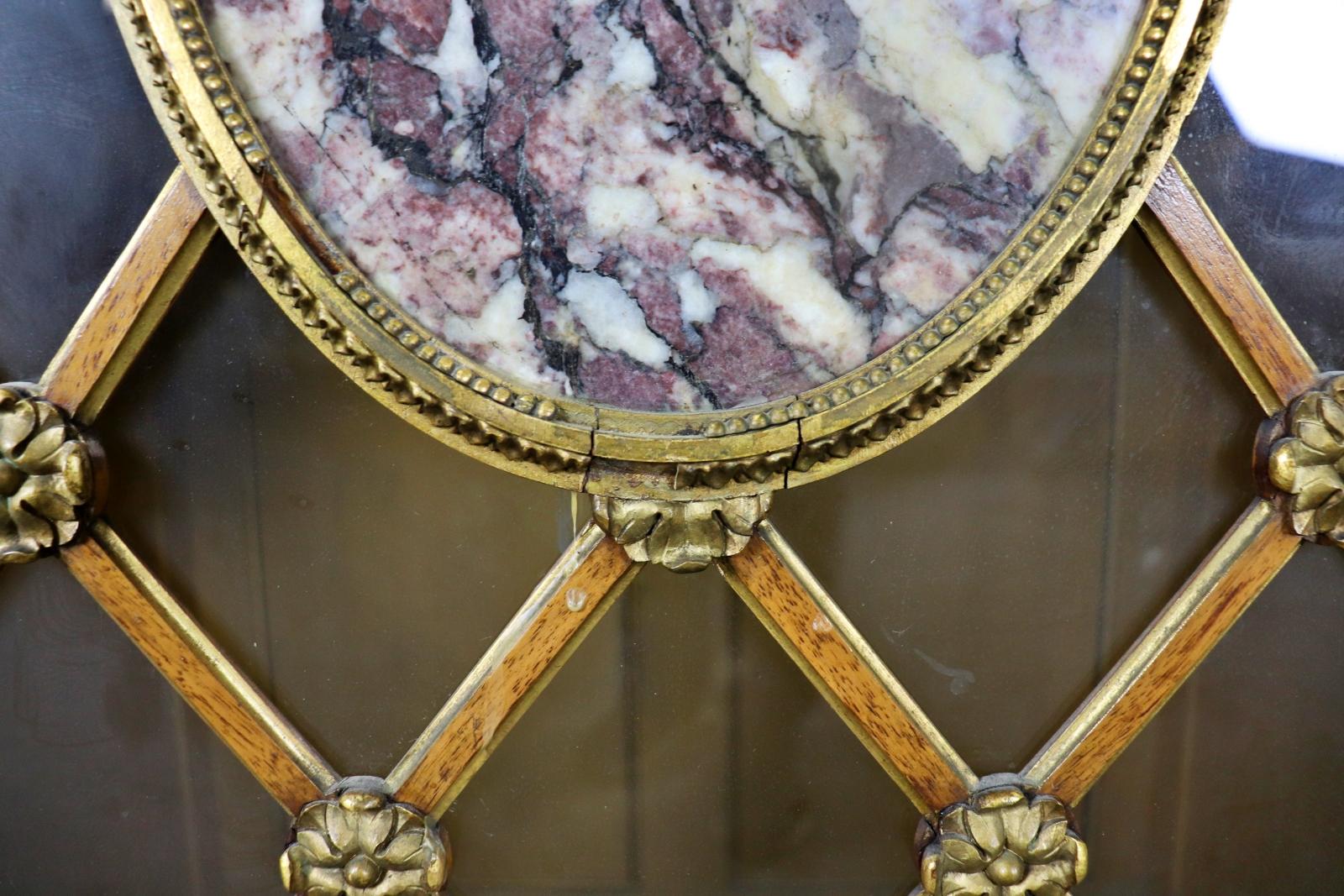 Fantastica credenza francese con colonna in marmo montata su bronzo e piano in marmo in vendita 9