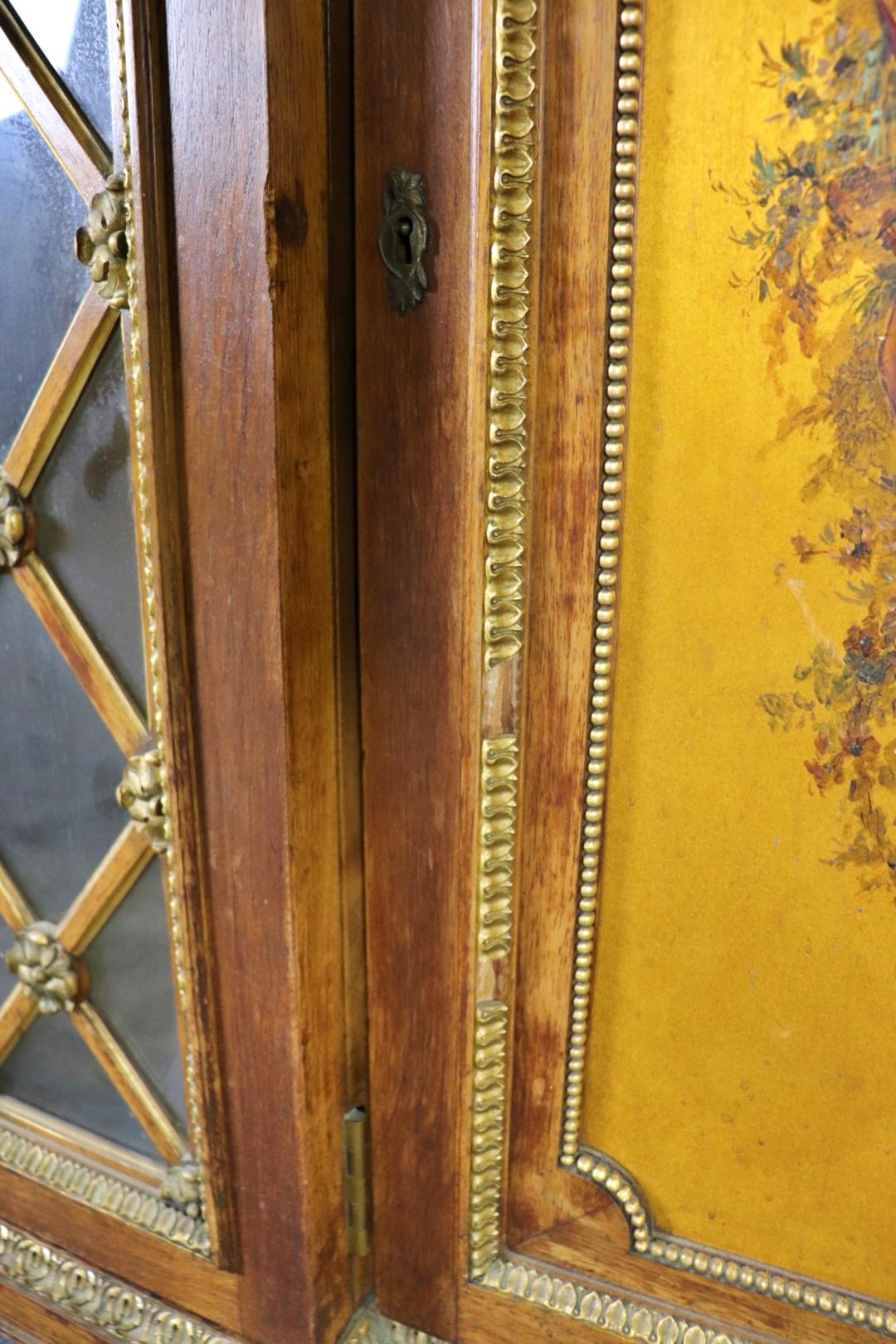 Fantastica credenza francese con colonna in marmo montata su bronzo e piano in marmo in vendita 11
