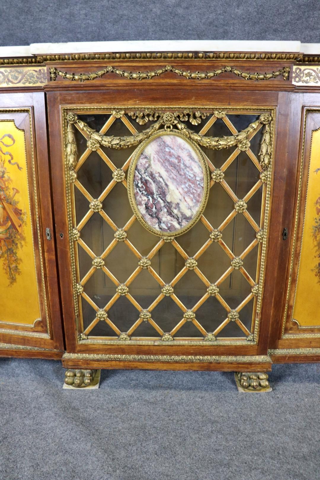 Metà XX secolo Fantastica credenza francese con colonna in marmo montata su bronzo e piano in marmo in vendita
