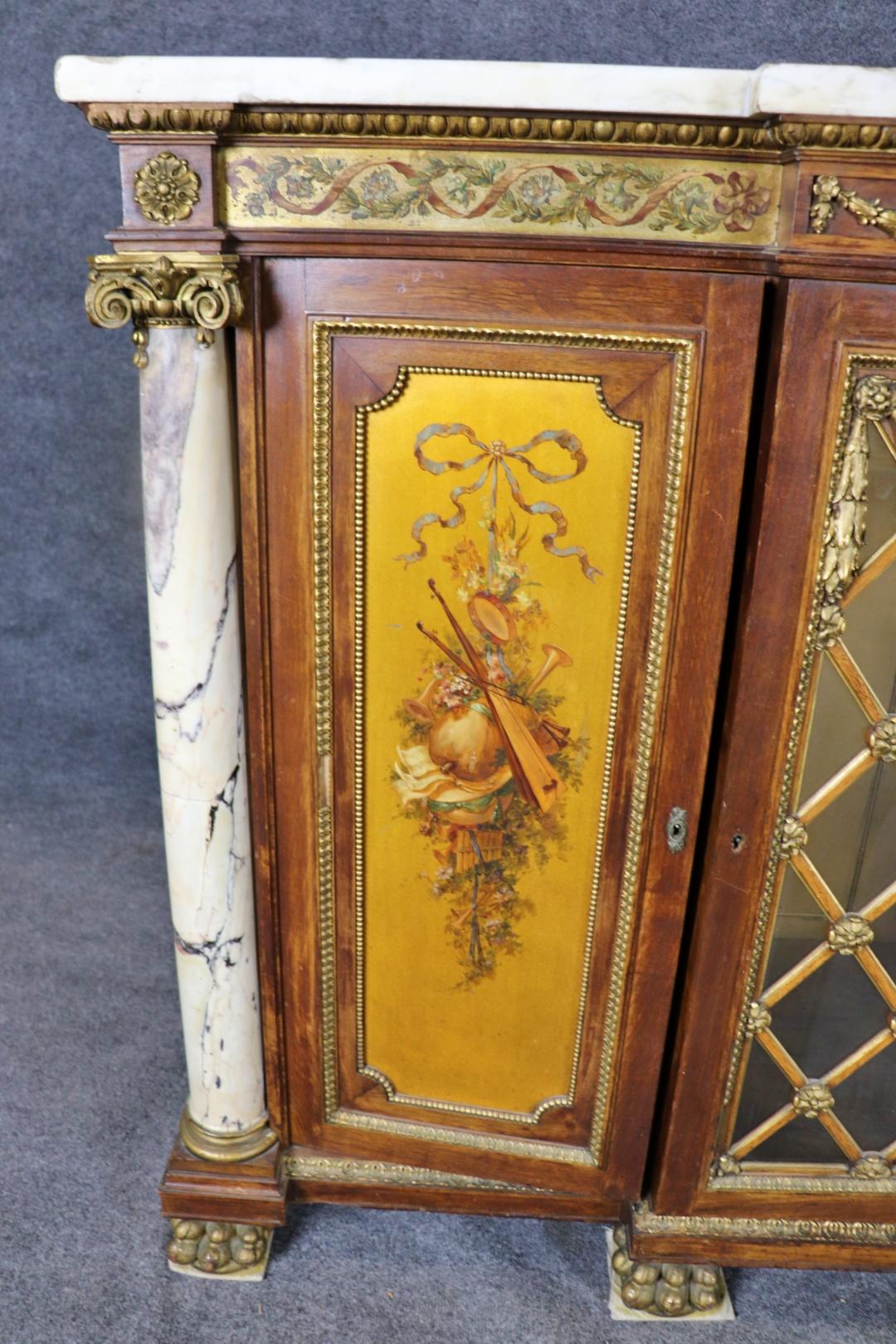 Fantastica credenza francese con colonna in marmo montata su bronzo e piano in marmo in vendita 1