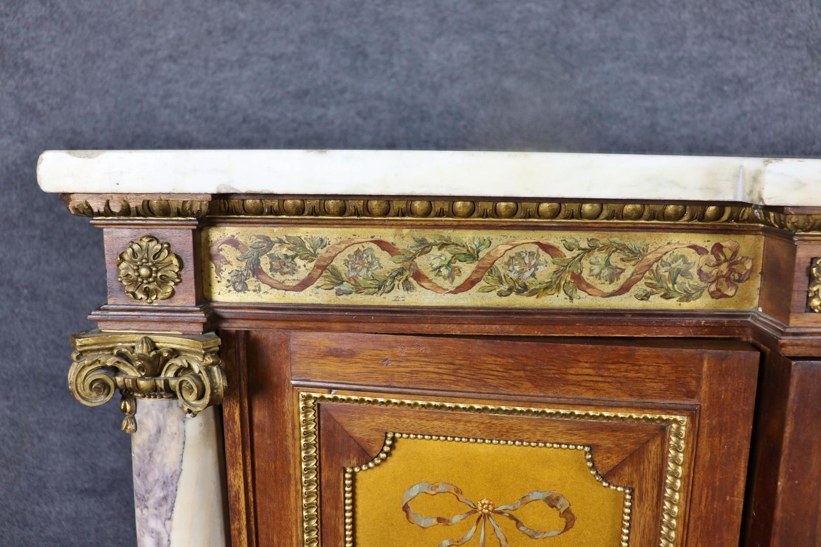 Fantastica credenza francese con colonna in marmo montata su bronzo e piano in marmo in vendita 2