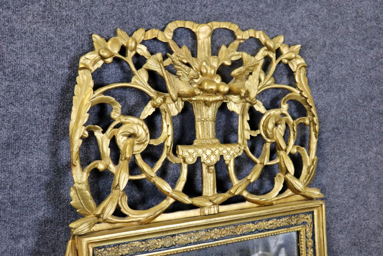 Bois sculpté. Doré. 53 1/2