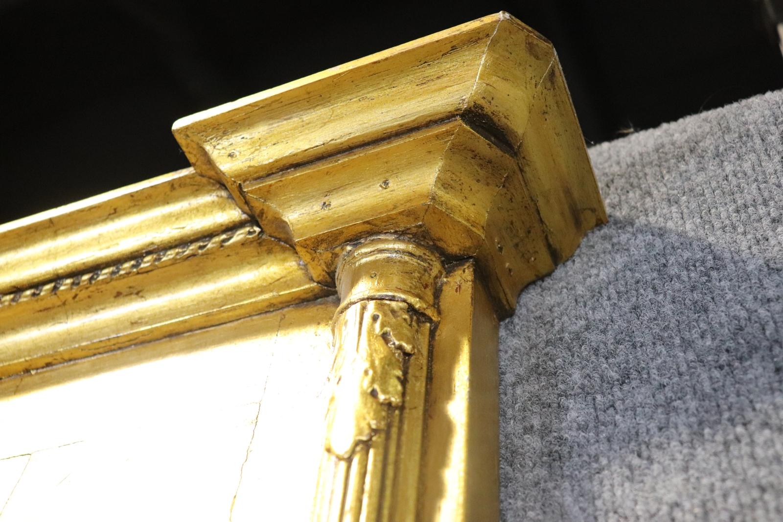 Fantástico Espejo Trumeau Monumental Francés Luis XV Dorado con Escena de Cortejo en venta 4