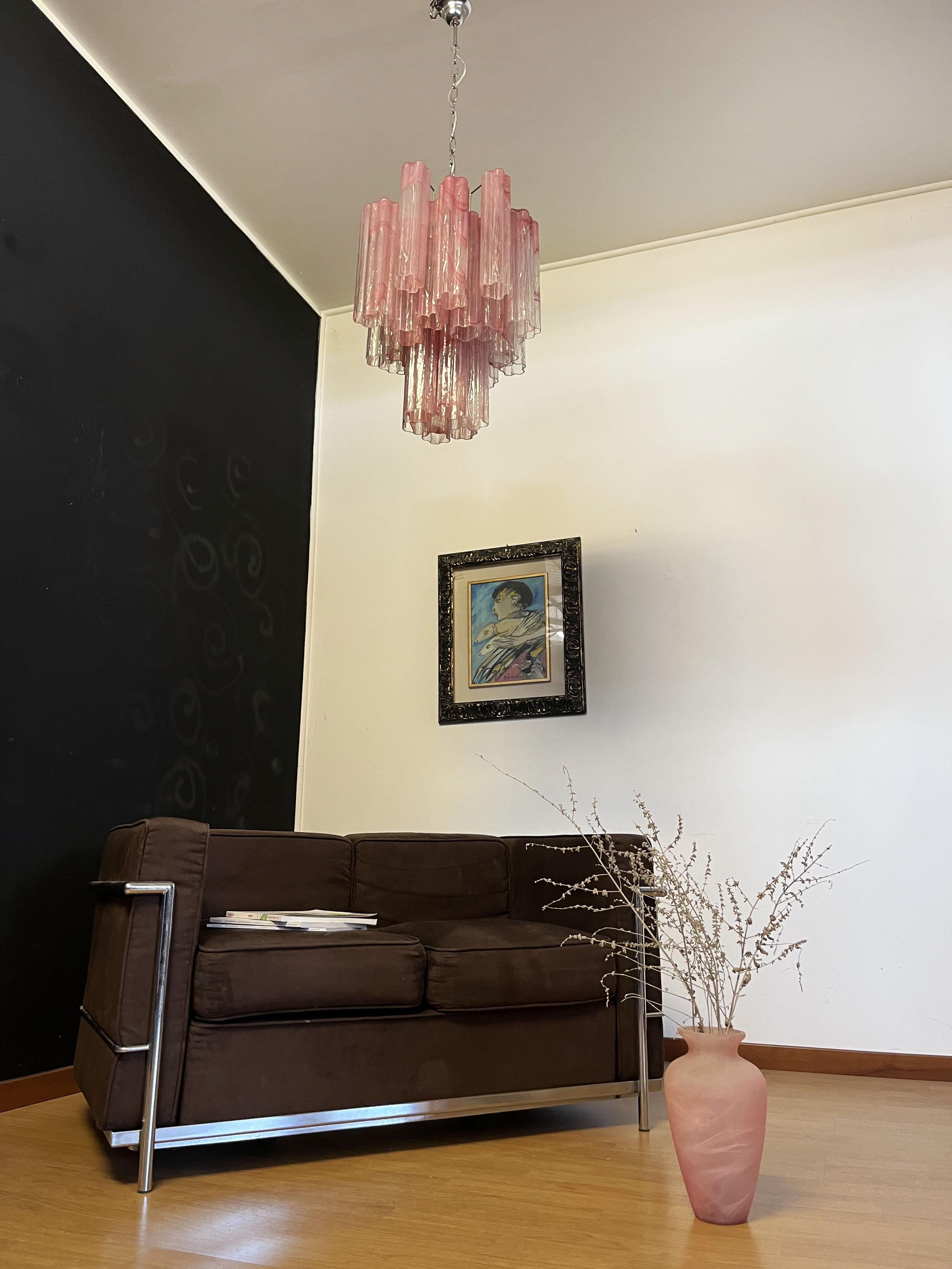 Fantastic Glass Tube Chandelier - 30 Albaster Pink Glasses In Good Condition For Sale In Gaiarine Frazione Francenigo (TV), IT