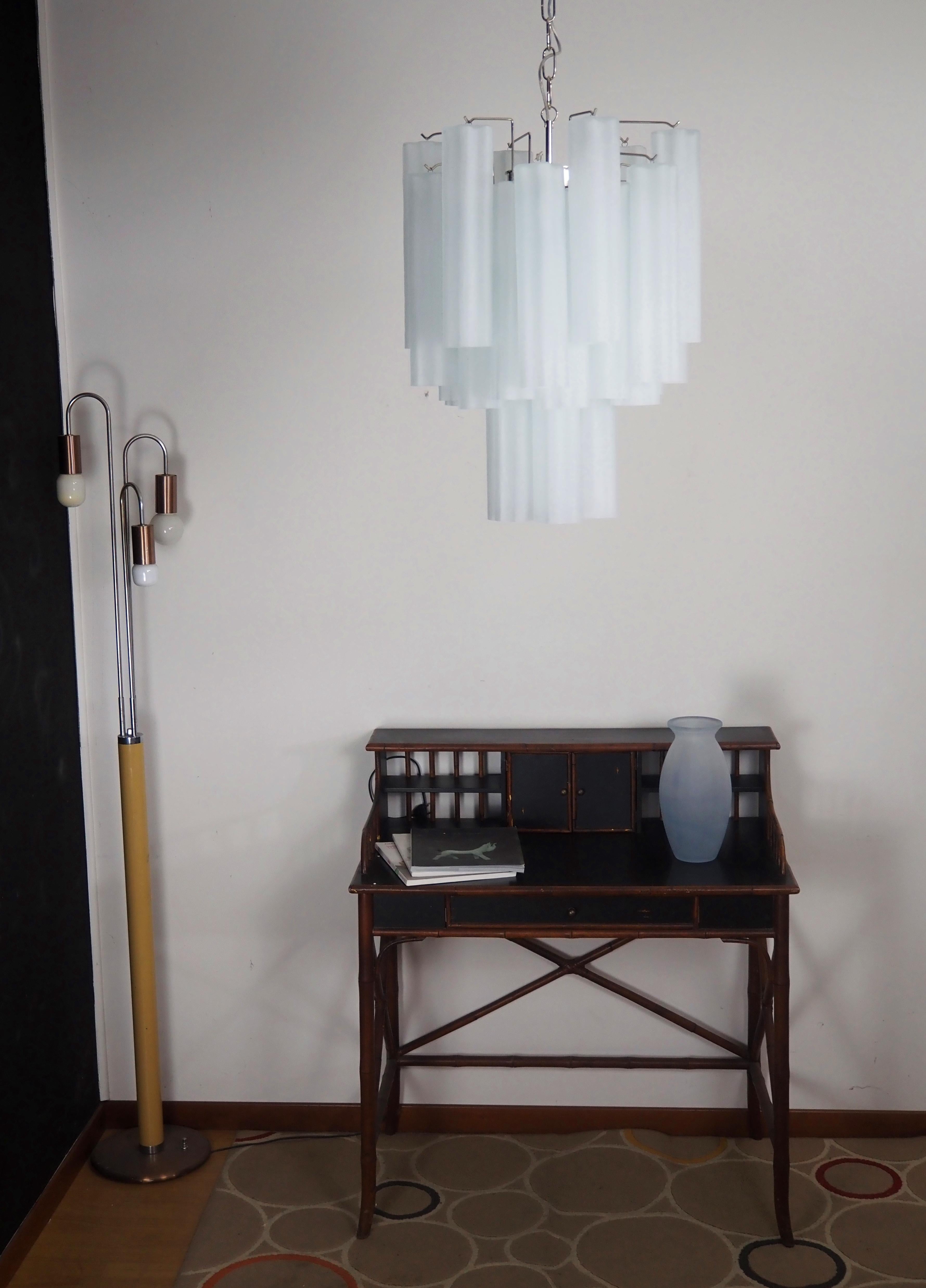 Fantastic Glass Tube Chandelier - 30 etched glass tube in vendita 3