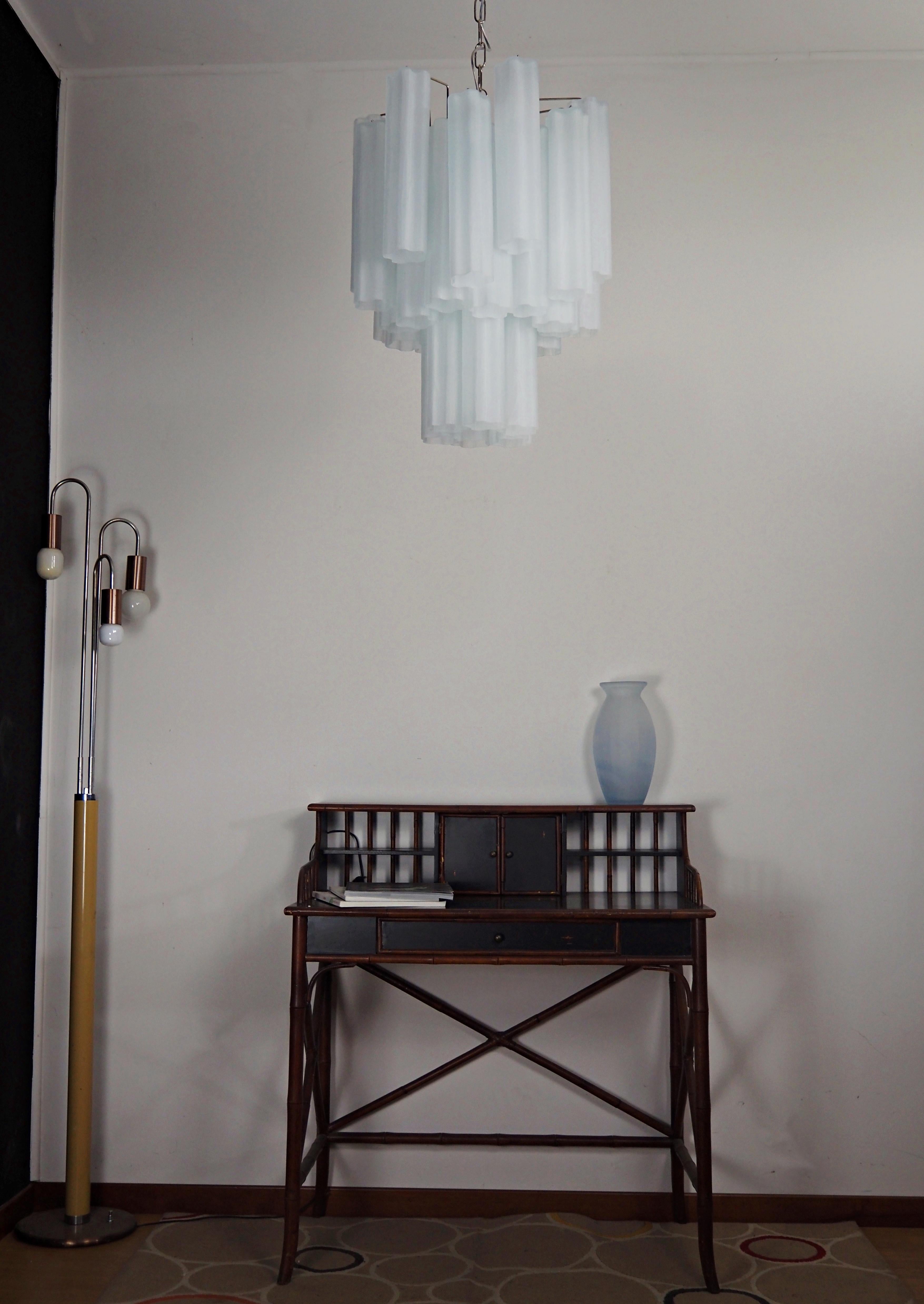 Fantastic Glass Tube Chandelier - 30 etched glass tube in vendita 4