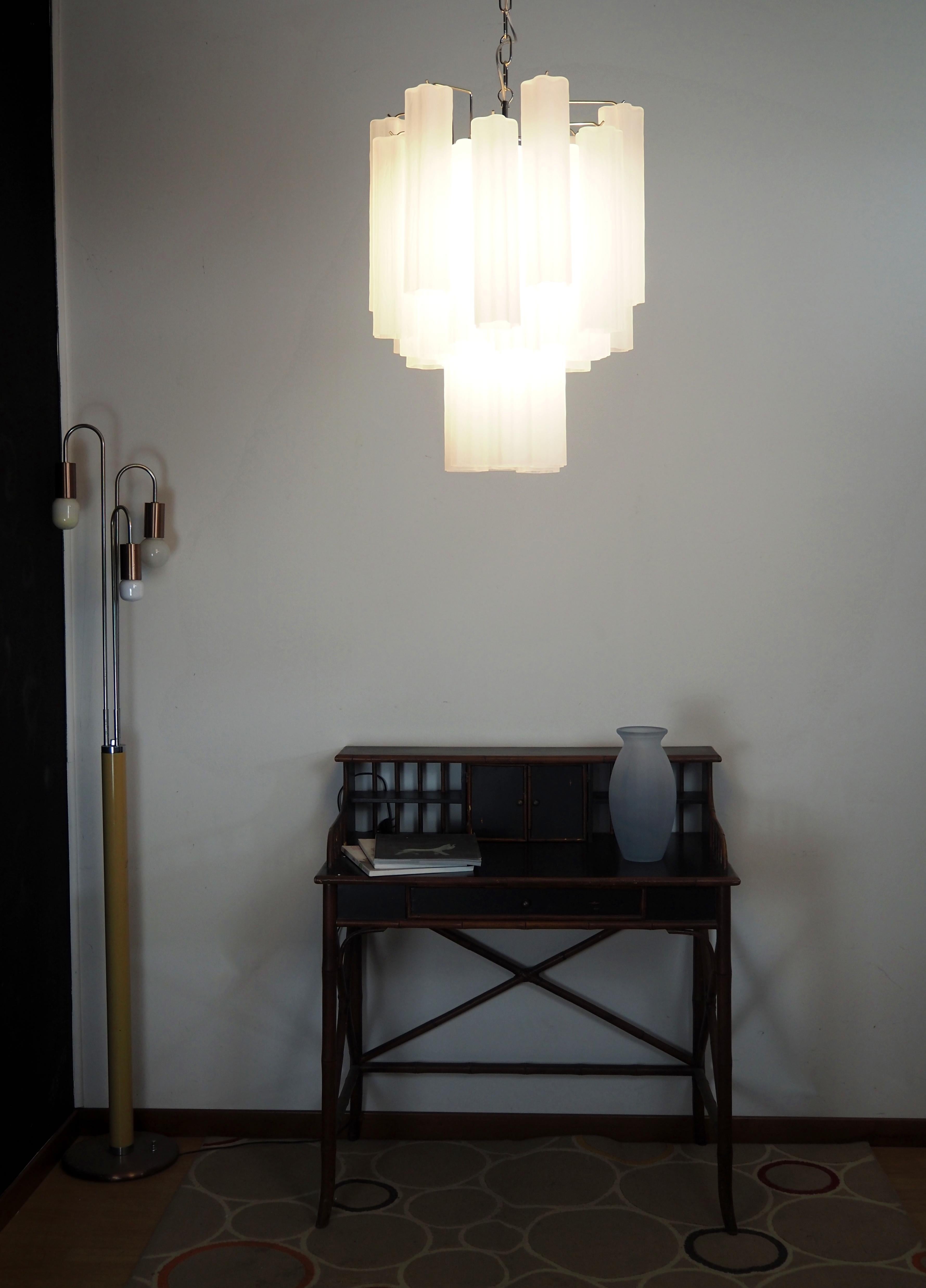 Fantastic Glass Tube Chandelier - 30 etched glass tube in vendita 5