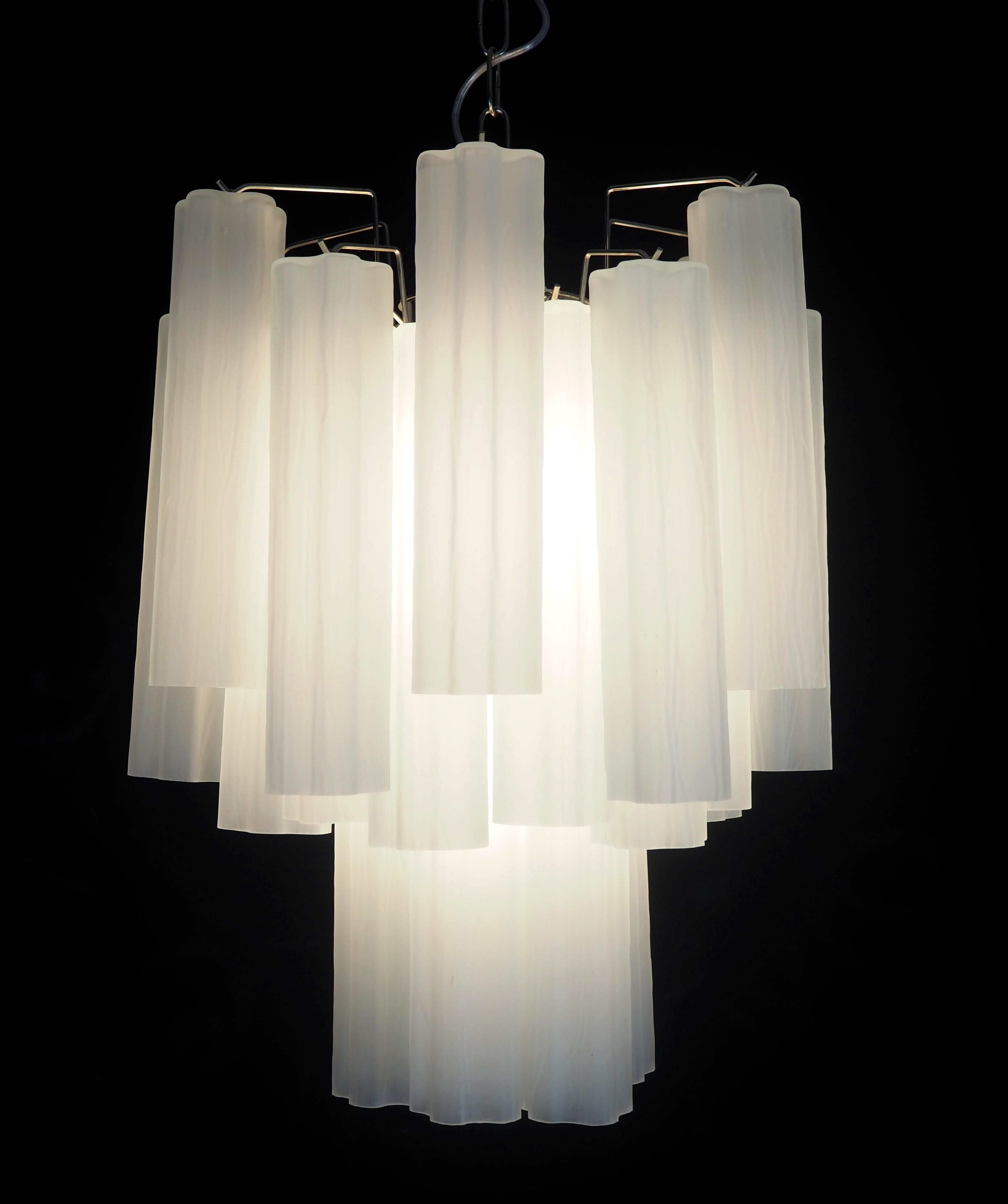 Fantastic Glass Tube Chandelier - 30 etched glass tube In condizioni buone in vendita a Gaiarine Frazione Francenigo (TV), IT