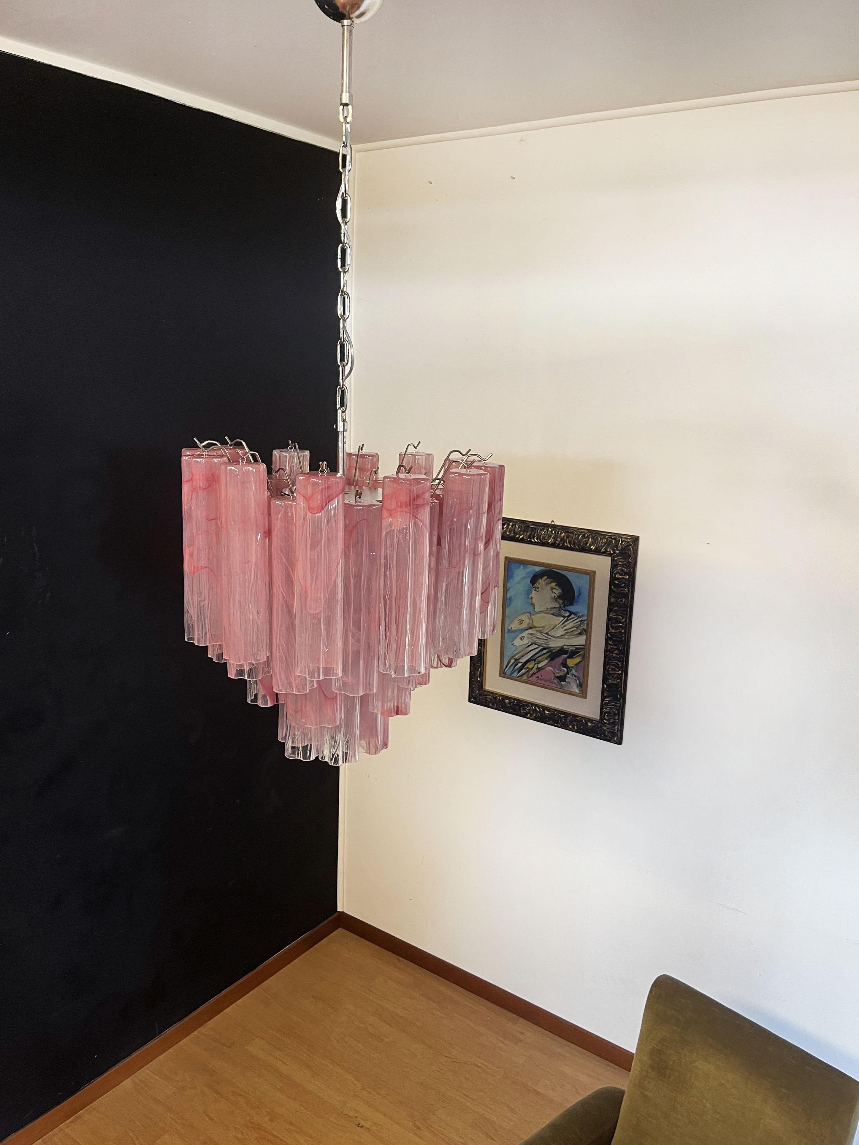 Fantastischer Glasröhren-Kronleuchter – 36 rosa Alabastergläser im Angebot 5