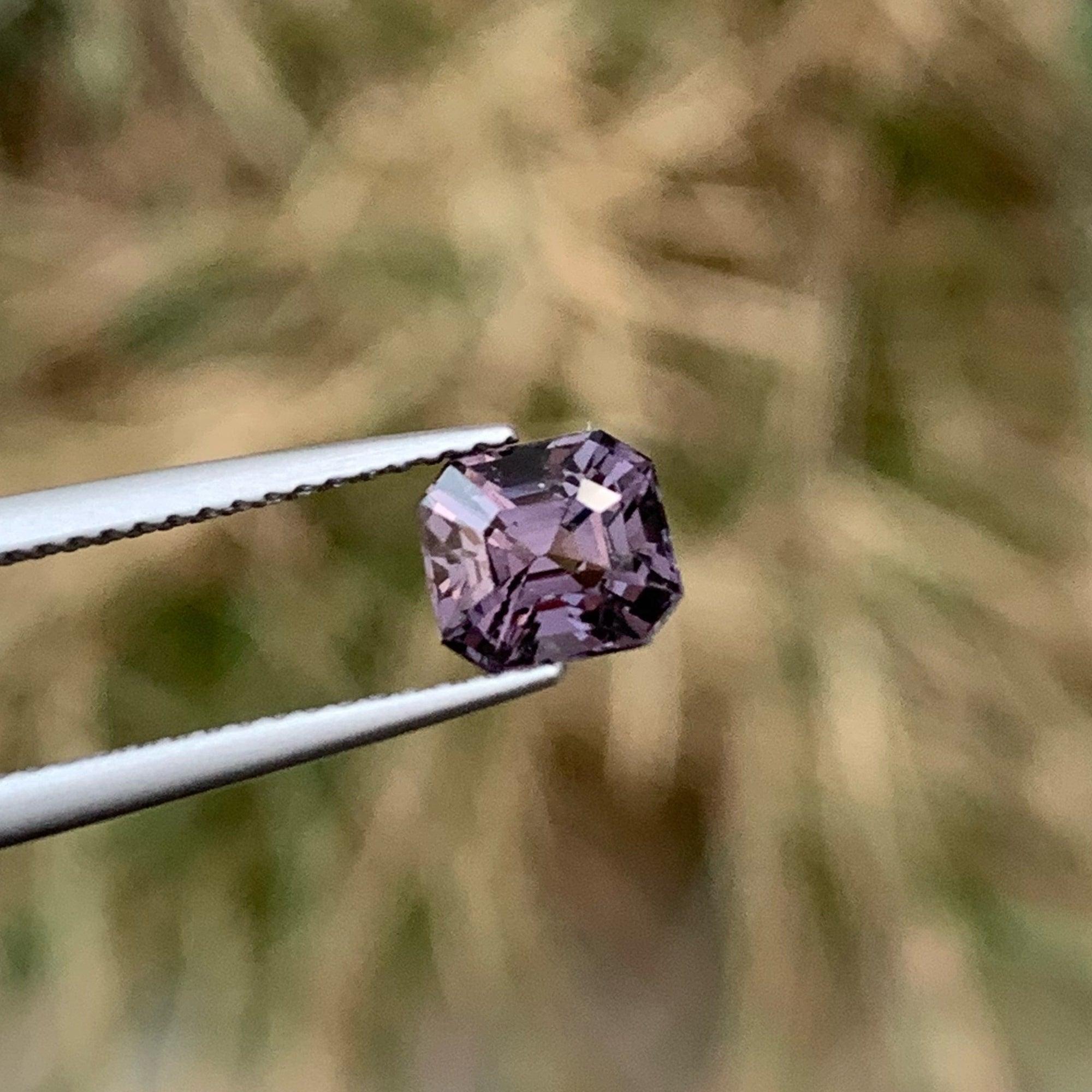 Fantastic Greyish Purple Spinel Gemstone 1.45 Carats Faceted Spinel In New Condition For Sale In Bangkok, TH