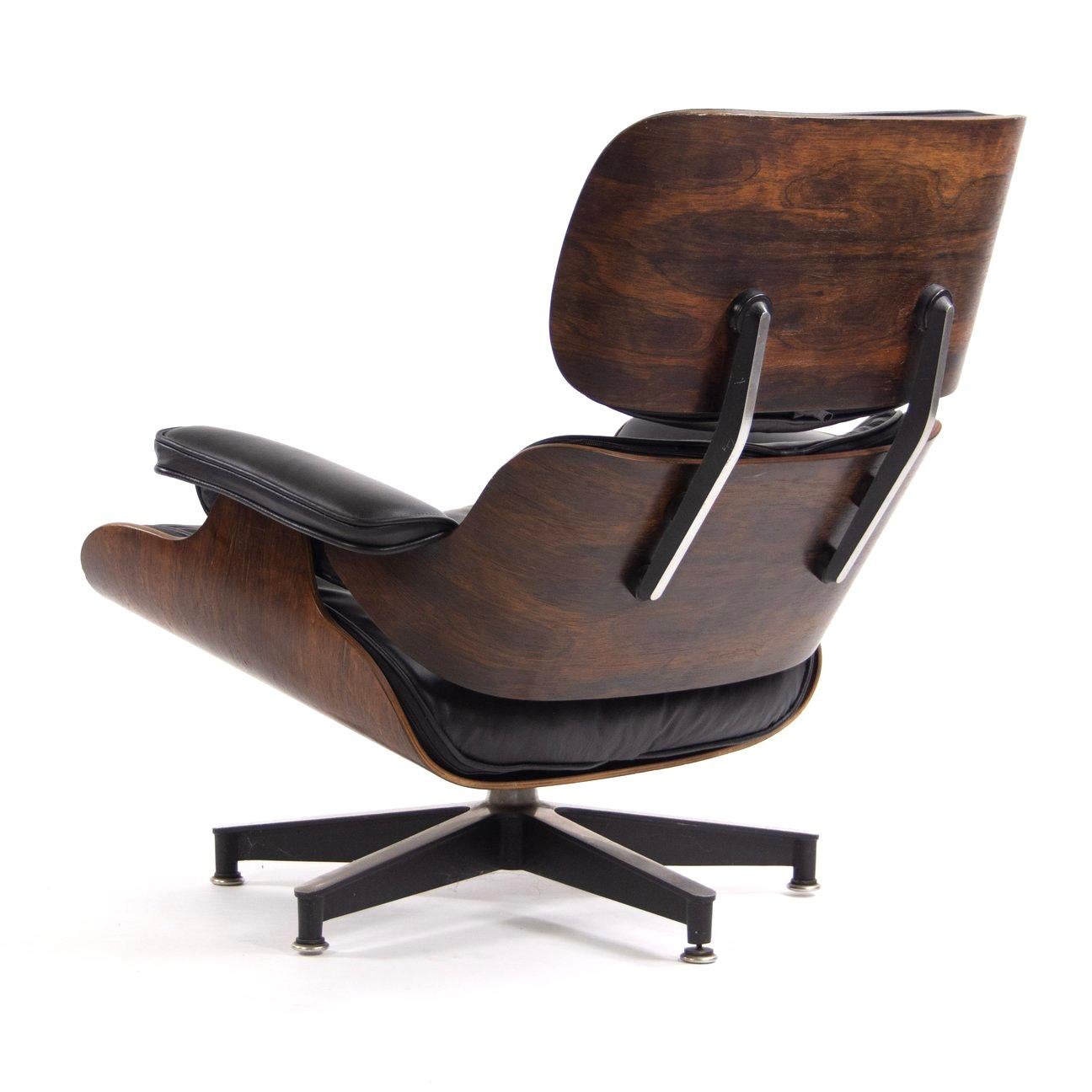 Fantastic Herman Miller Eames Lounge Chair and Ottoman In Good Condition In Brooklyn, NY