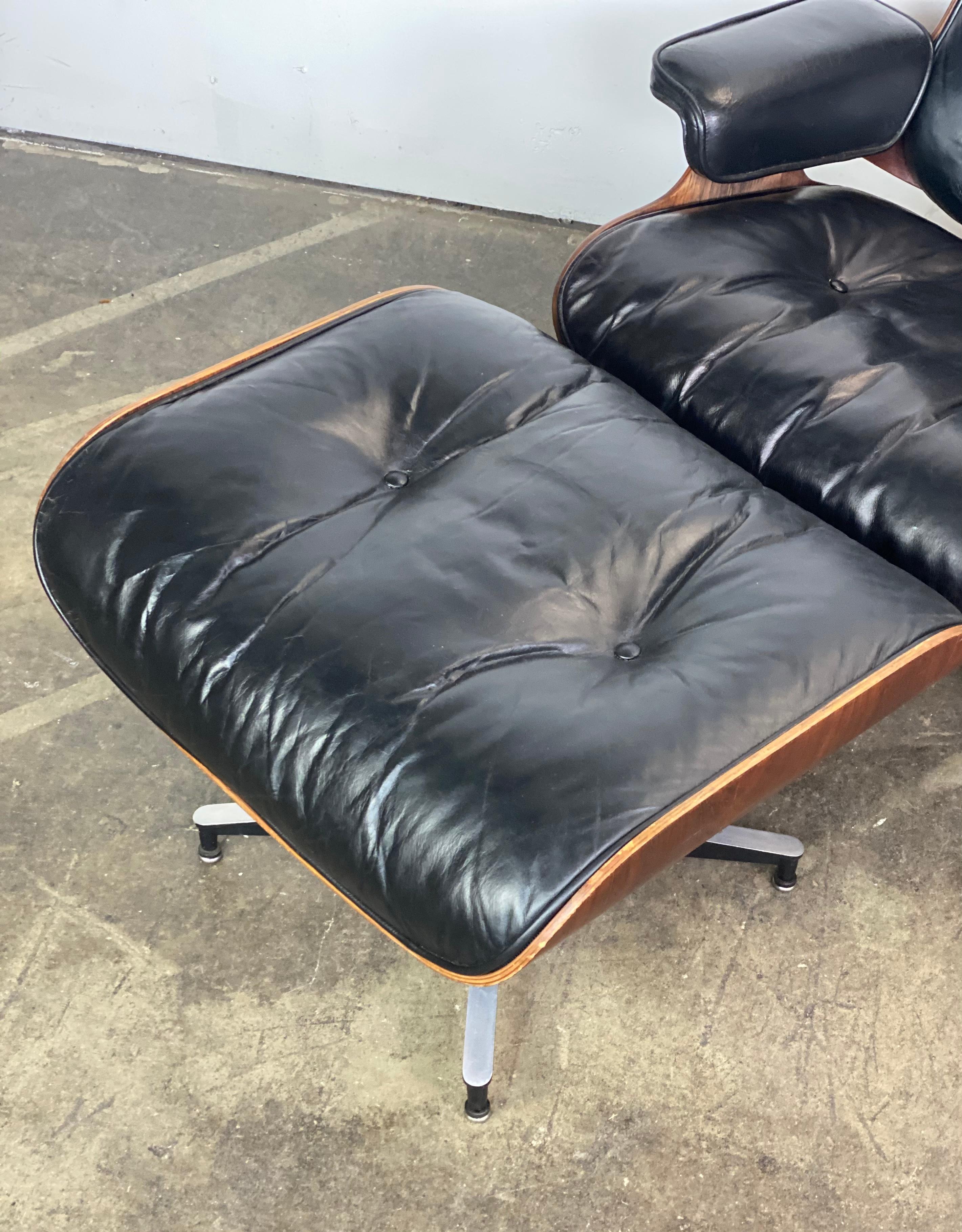 Fantastic Herman Miller Eames Lounge Chair and Ottoman In Good Condition In Brooklyn, NY