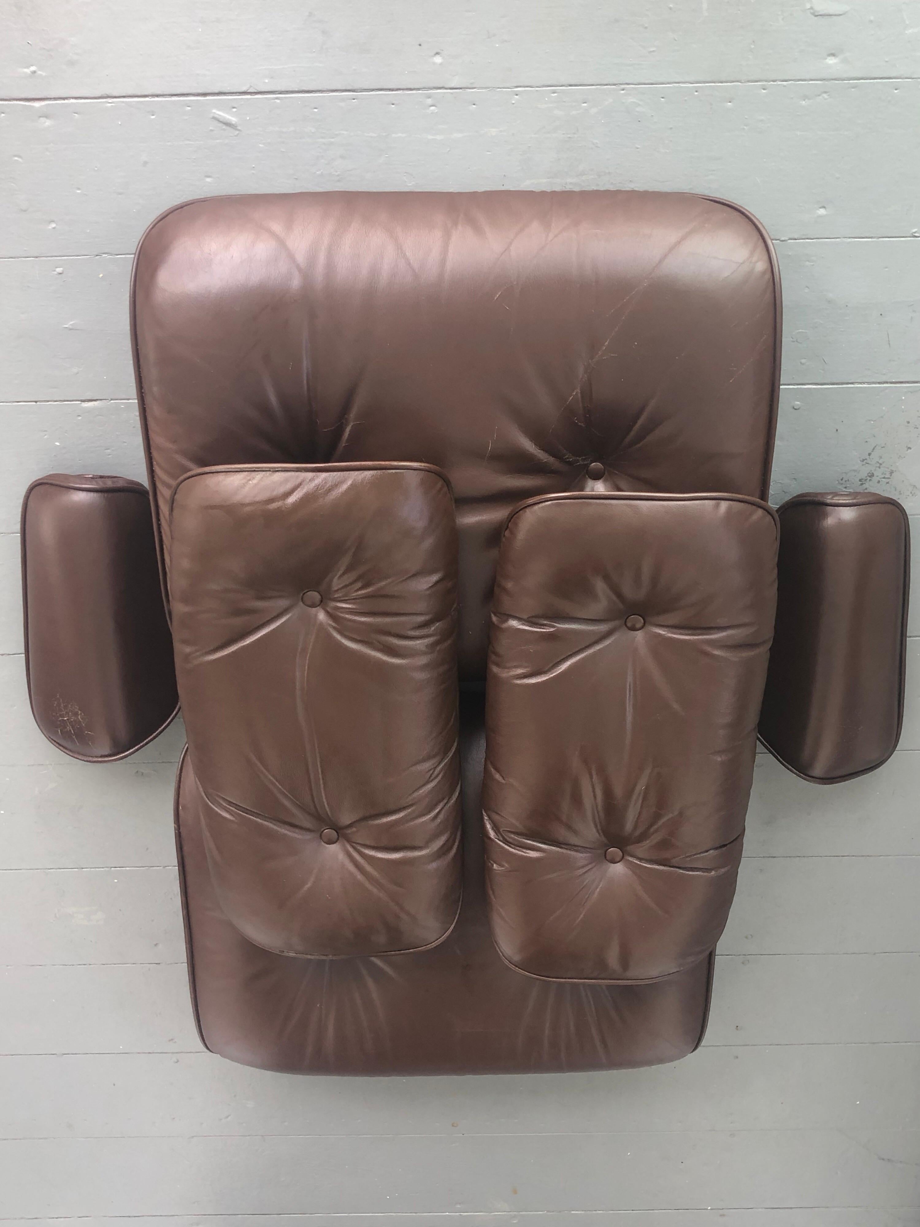 Fantastic Herman Miller Eames Lounge Chair and Ottoman 1
