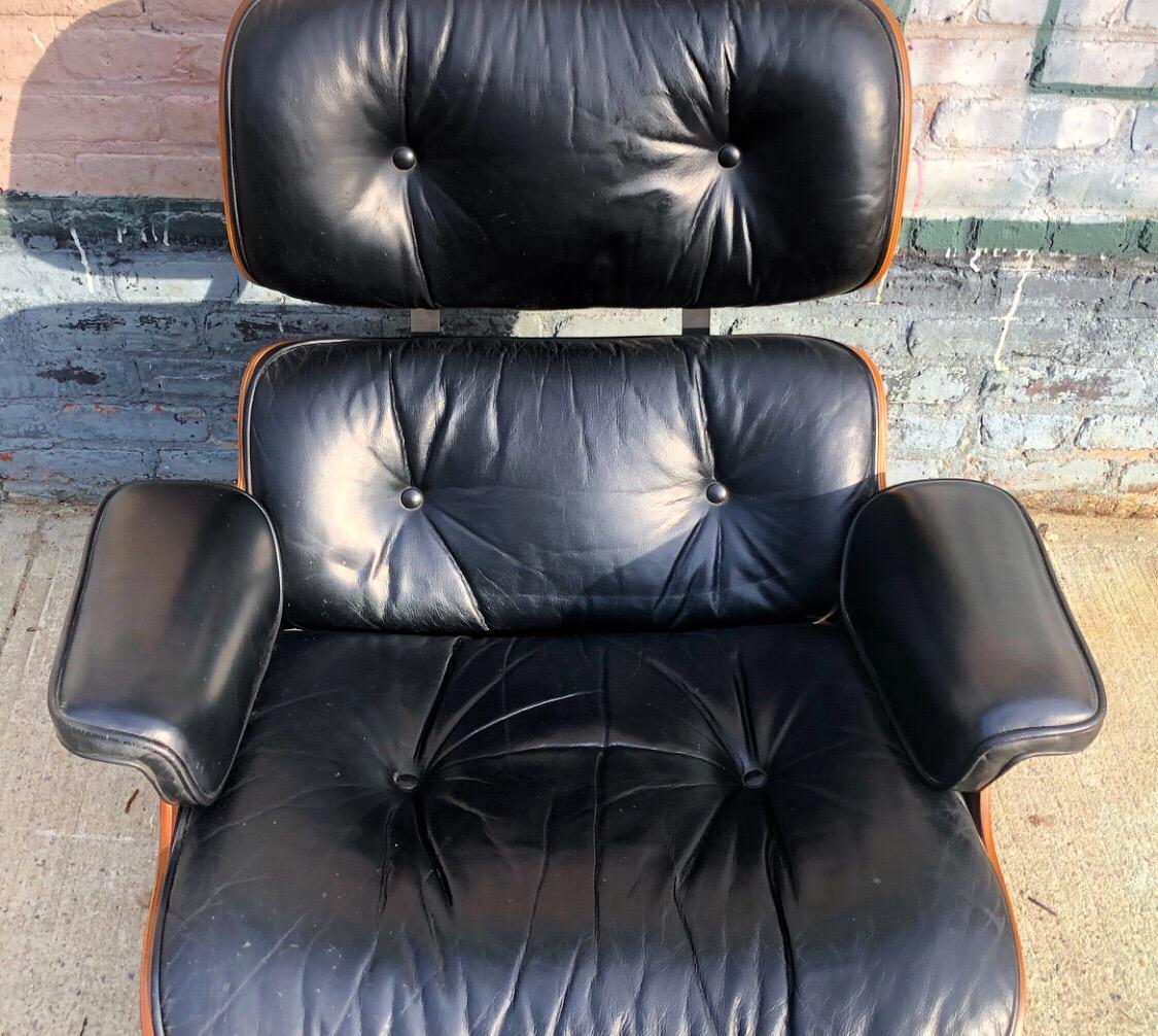 Mid-Century Modern Fantastic Herman Miller Lounge Chair and Ottoman
