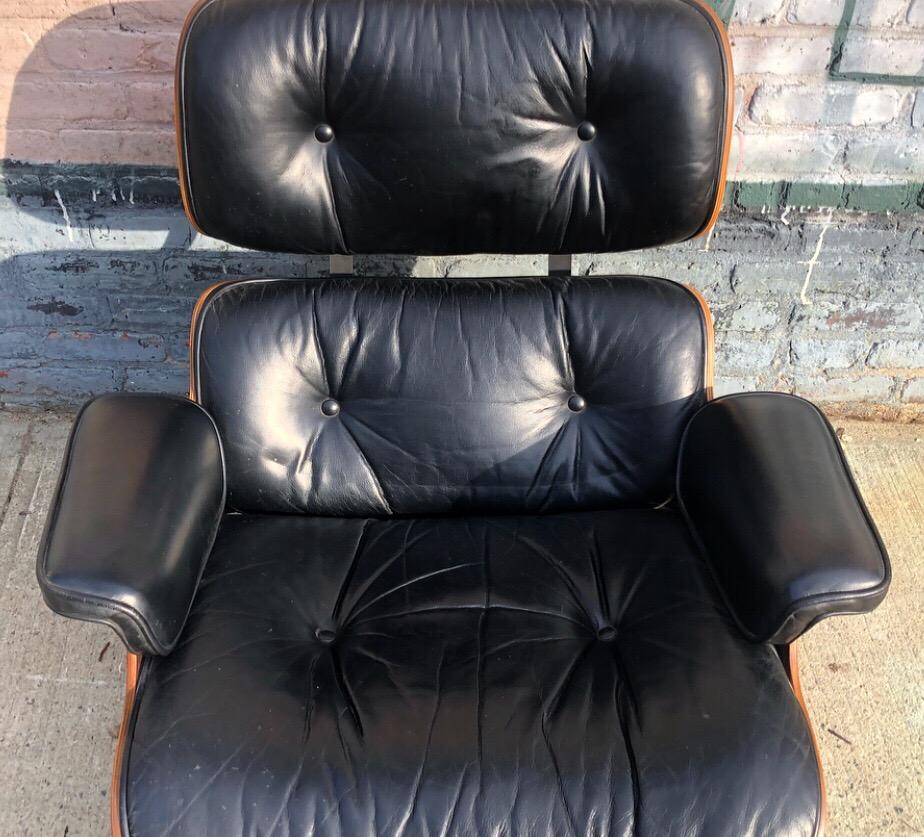 Fantastic Herman Miller Lounge Chair and Ottoman In Good Condition In Brooklyn, NY