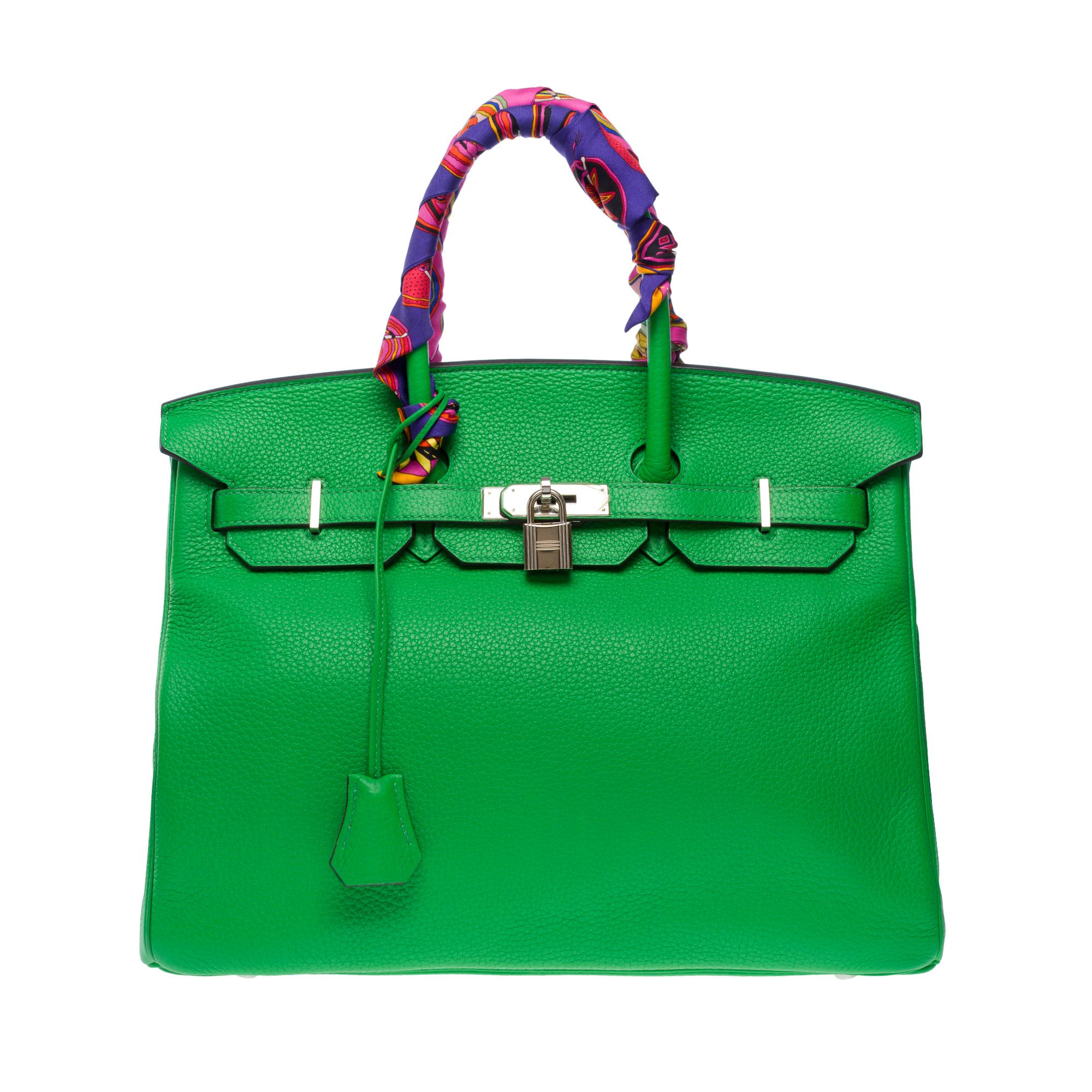 Fantastic and very Sought-after Hermes Birkin 35 handbag in Green Bamboo Togo leather handbag, palladium silver metal hardware, double green leather handle allowing a hand carry

Flap closure
Lining in green leather, one zip pocket, one patch