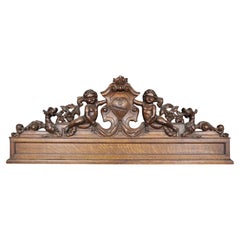 Fantastique dessus de porte en noyer italien sculpté de l'époque victorienne, avec chérubin Putti