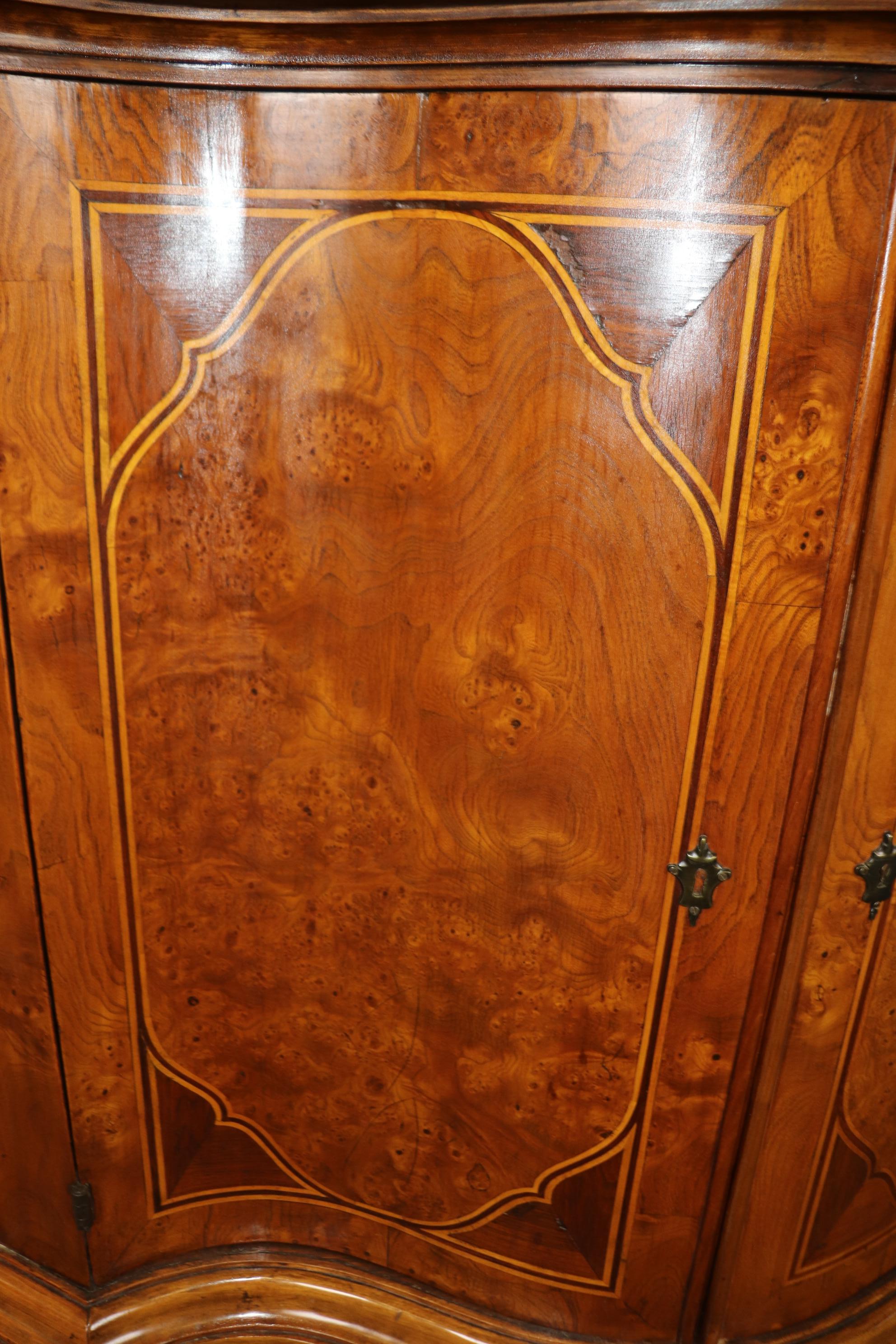 Fantastique buffet italien d'époque rococo en bois d'olivier marqueté, vers les années 1820 en vente 7