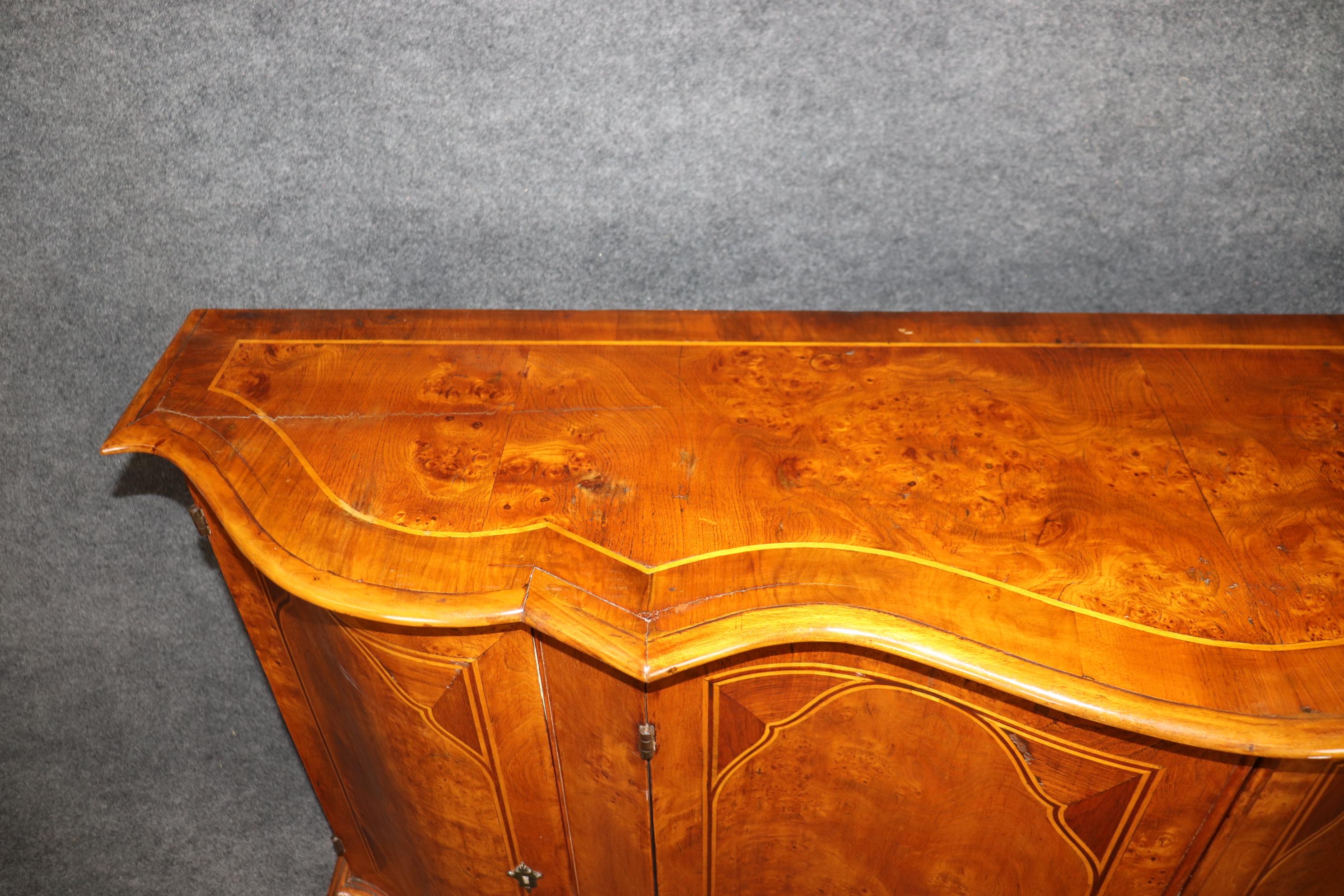 Fantastique buffet italien d'époque rococo en bois d'olivier marqueté, vers les années 1820 en vente 2