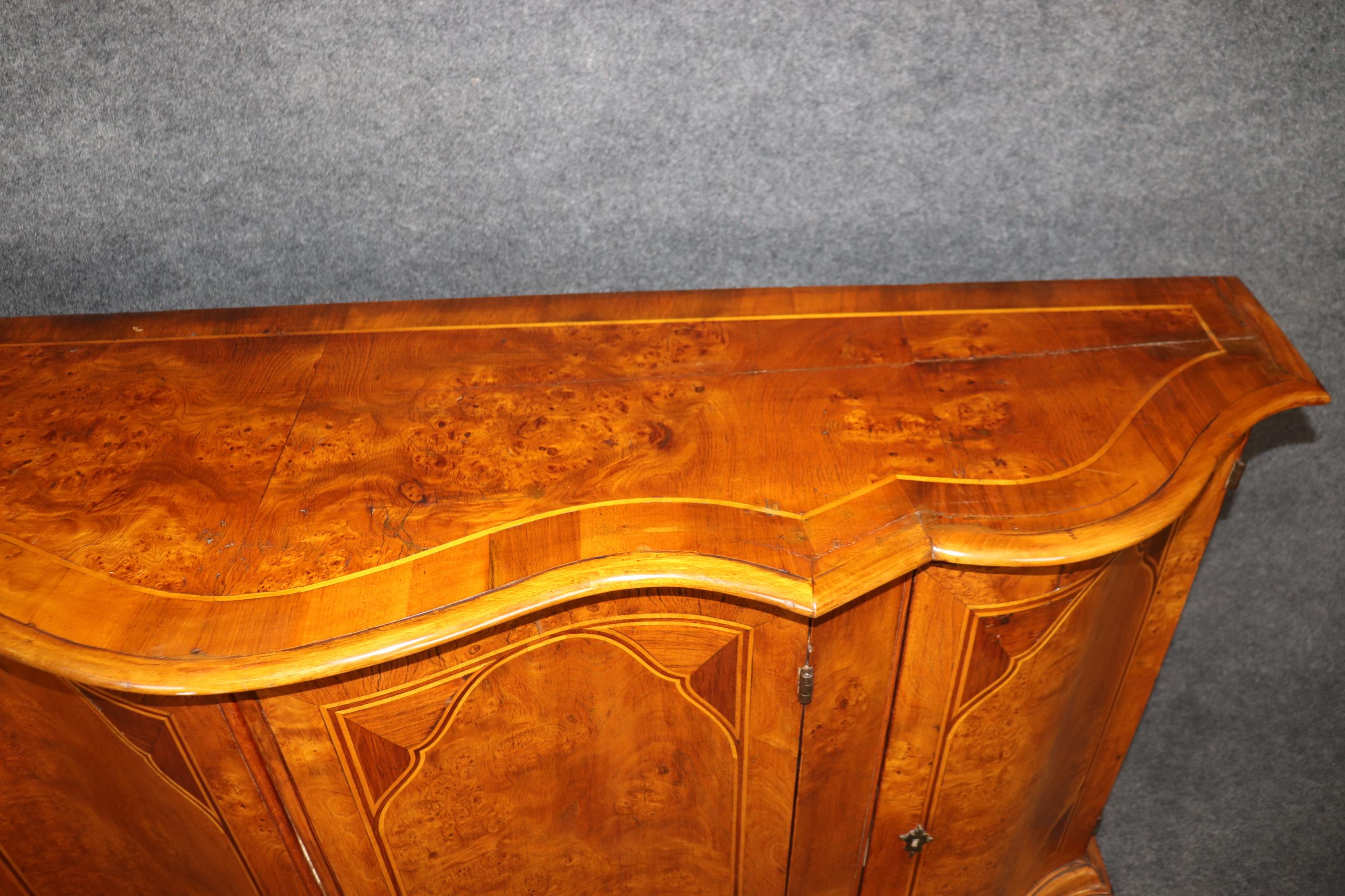 Fantastique buffet italien d'époque rococo en bois d'olivier marqueté, vers les années 1820 en vente 3