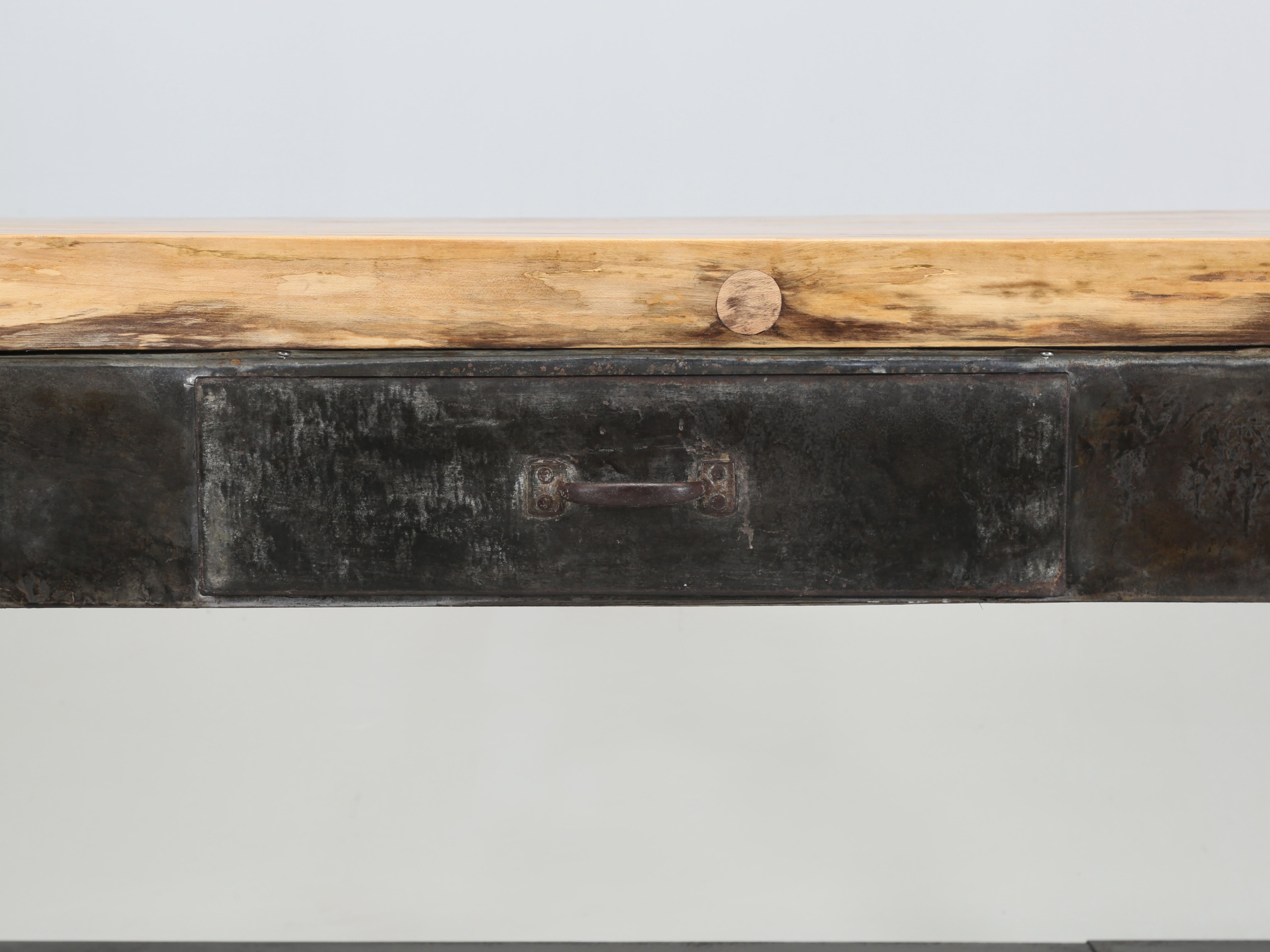 Fantástica isla de cocina recuperada de una mesa de carnicero de Wisconsin restaurada. en venta 3
