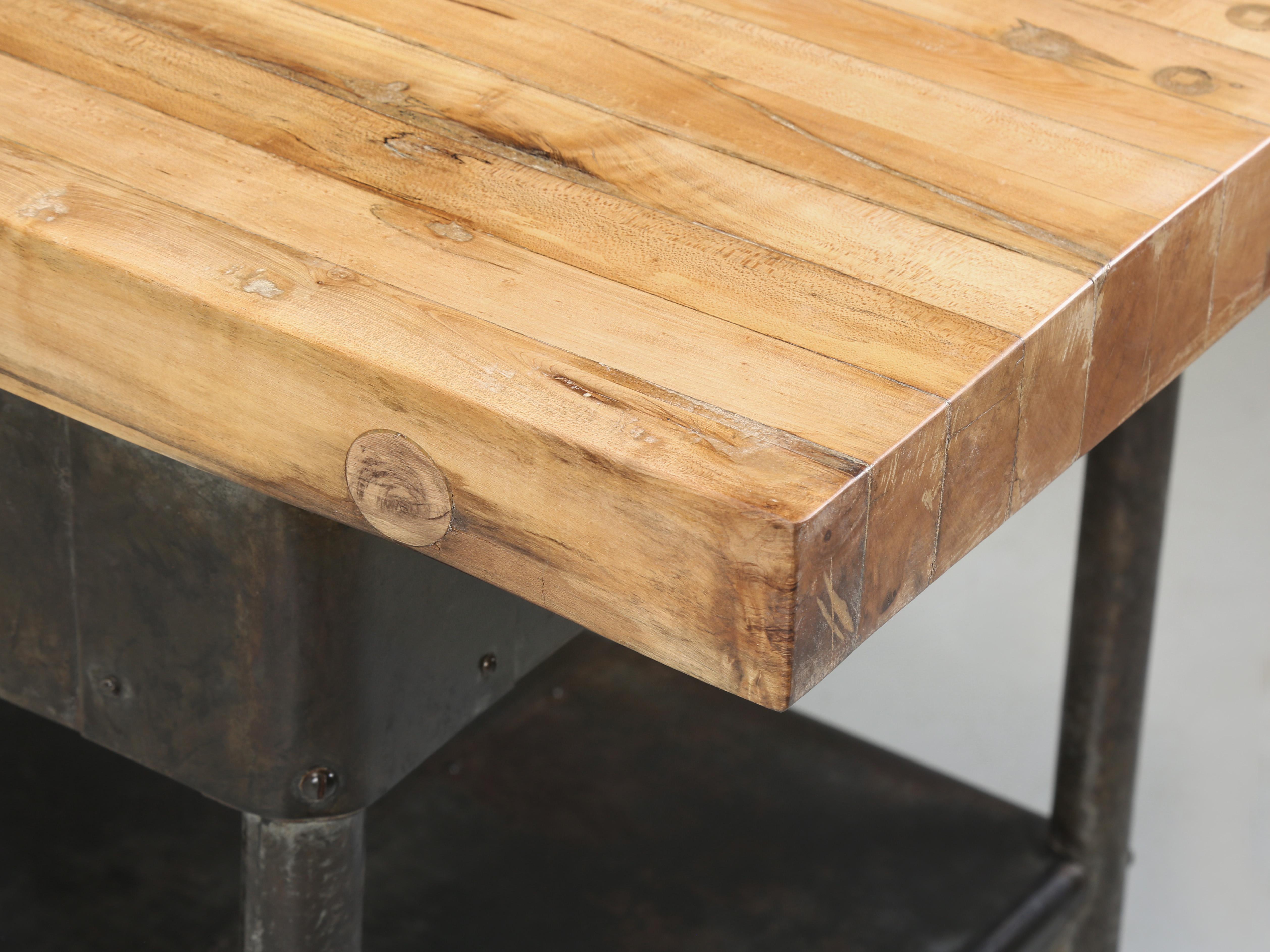 Fantástica isla de cocina recuperada de una mesa de carnicero de Wisconsin restaurada. Hecho a mano en venta
