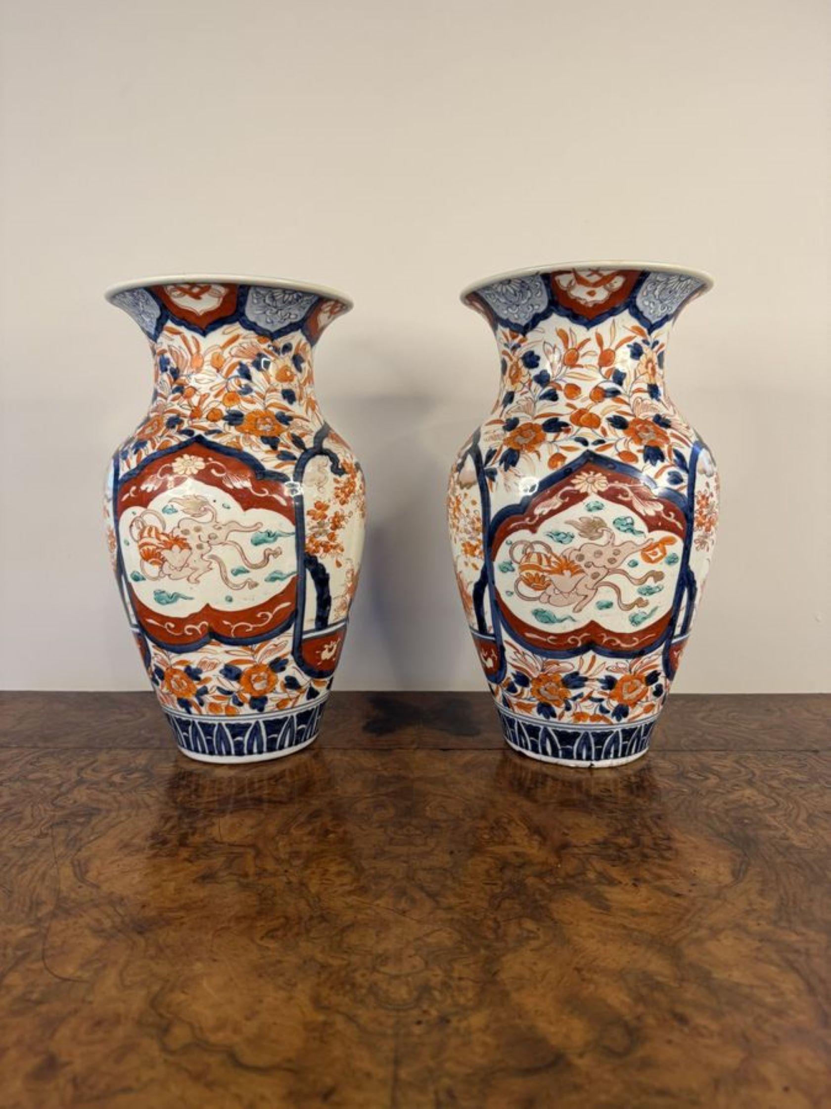 Fantastisches, großes Paar antiker japanischer Imari-Vasen aus Japan im Angebot 1
