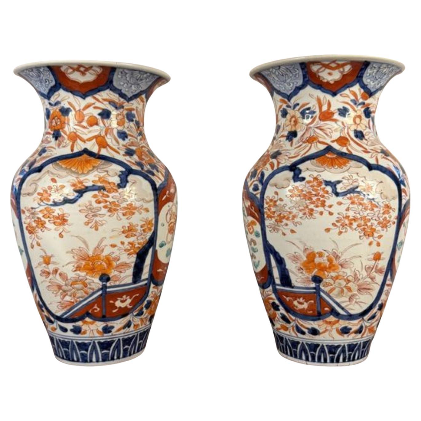 Fantastisches, großes Paar antiker japanischer Imari-Vasen aus Japan im Angebot