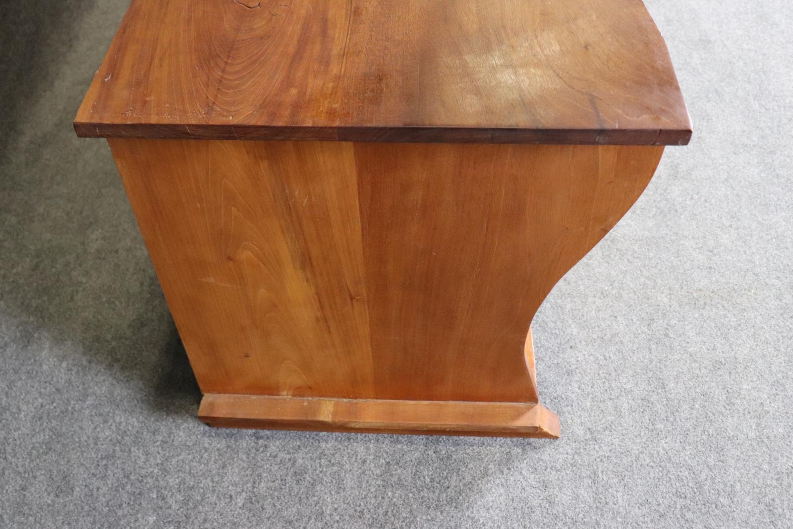 Fantastische Live Edge Mid Century Modern Style Nussbaum Sideboard Buffet (Walnuss) im Angebot