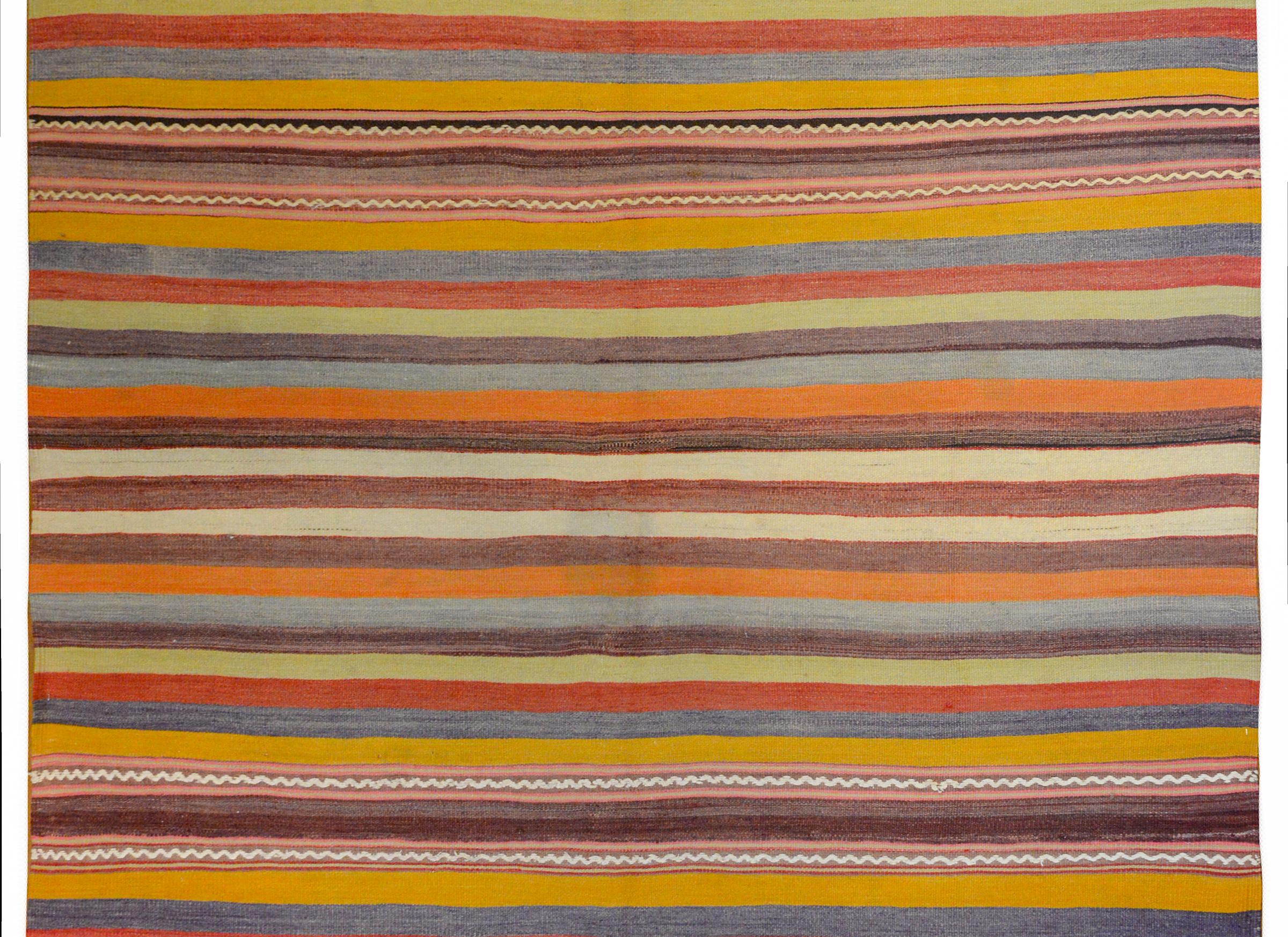 Fantastic Mid-20th Century Turkish Kilim Rug In Good Condition In Chicago, IL