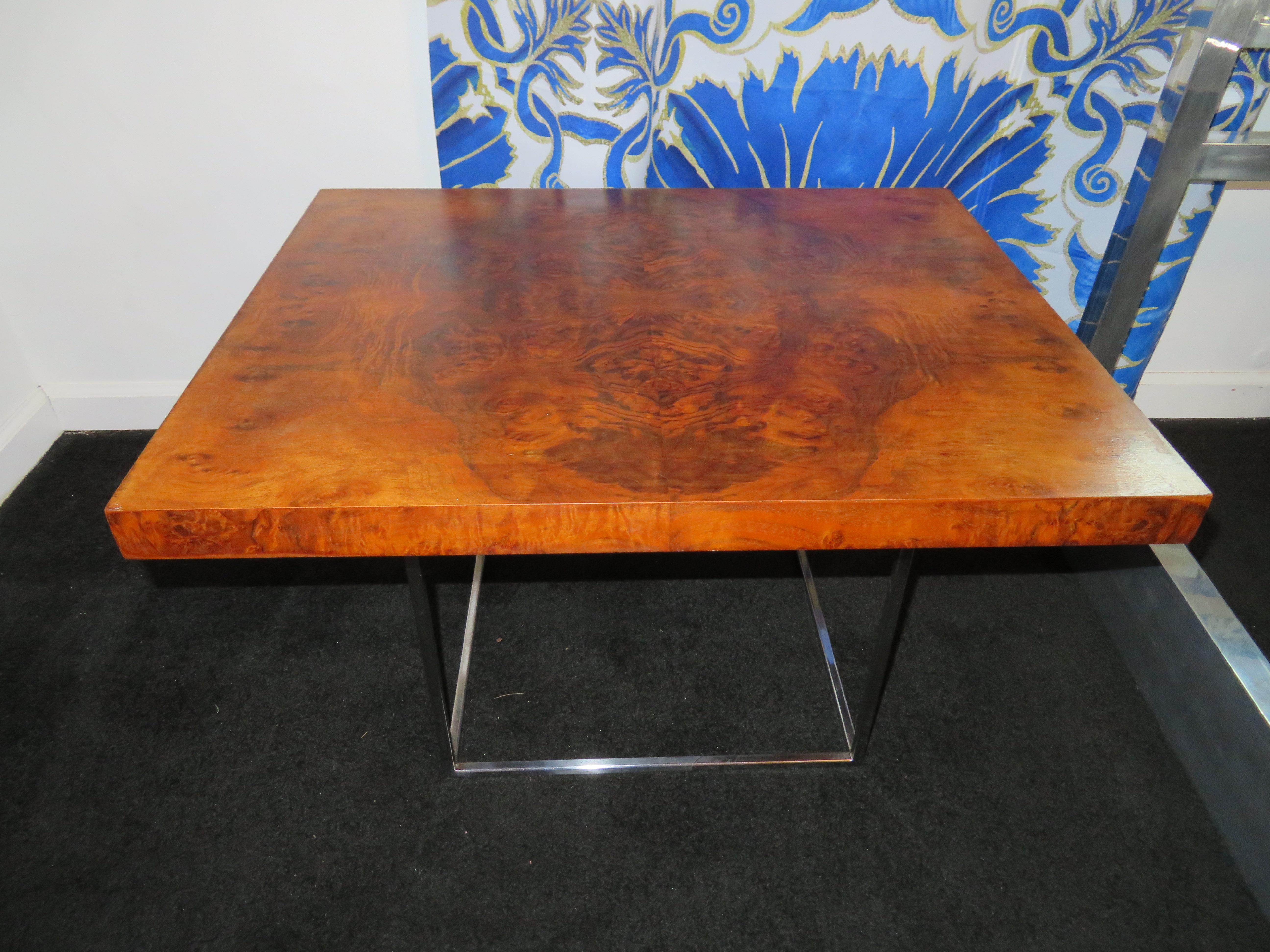 Table d'appoint en noyer lustré avec piètement en chrome fin Milo Baughman en vente 7