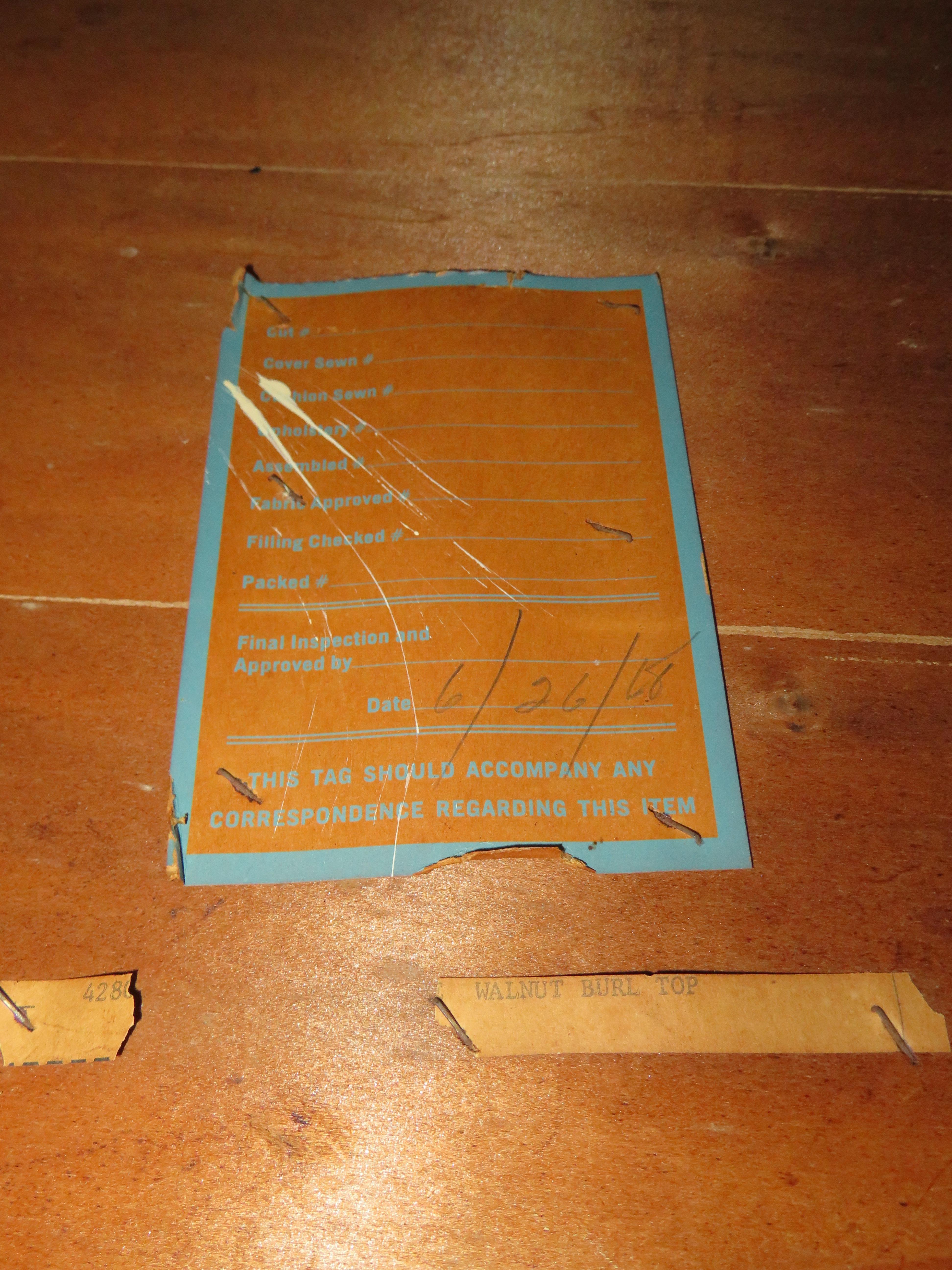 Table d'appoint en noyer lustré avec piètement en chrome fin Milo Baughman en vente 2