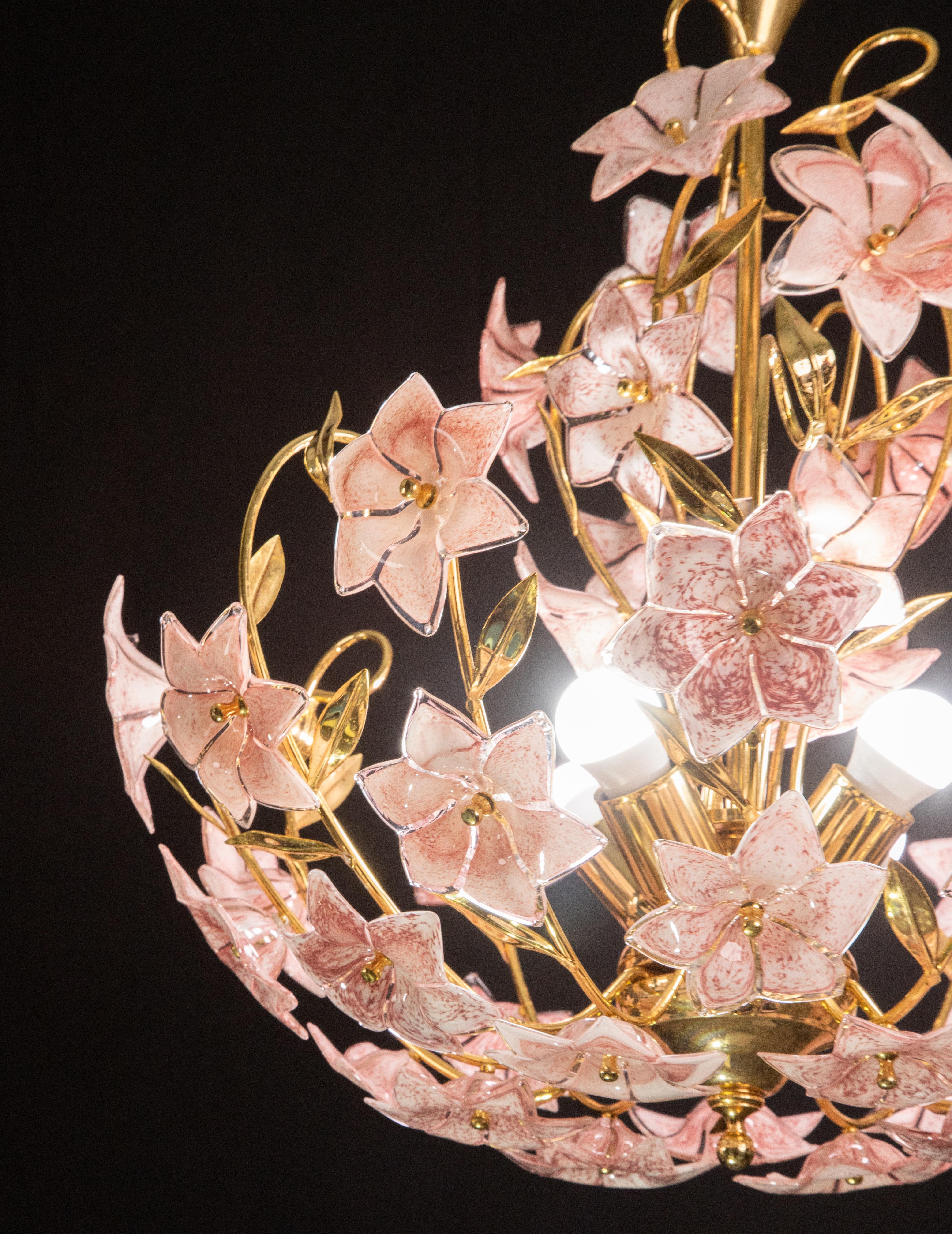 Fantastic Murano Chandelier Full of Pink Flowers, 1970s In Good Condition For Sale In Roma, IT