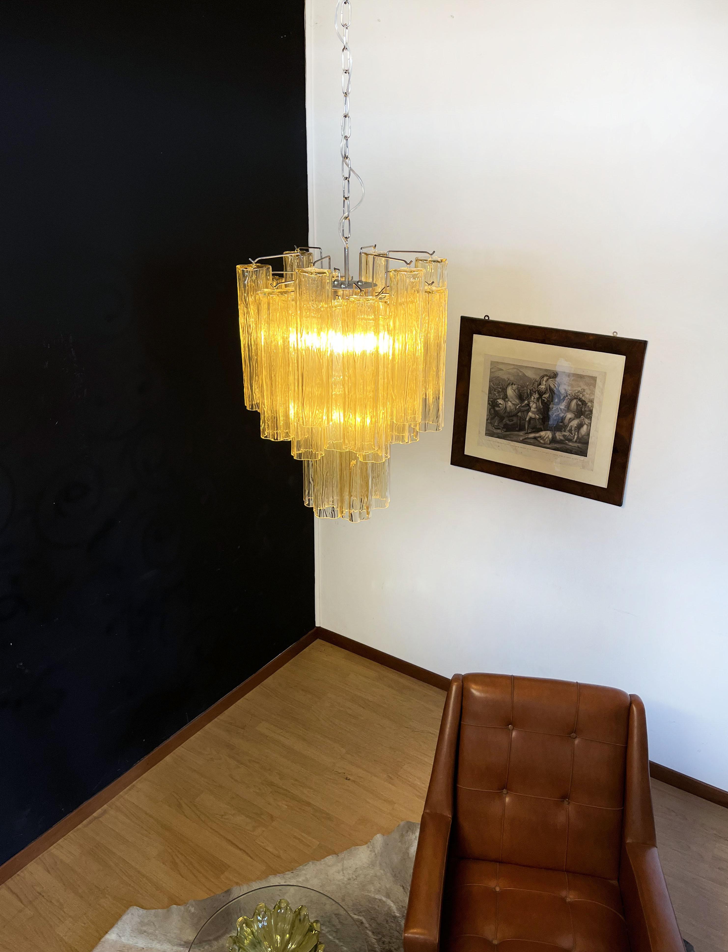 Fantastique lustre à tubes en verre ambre clair / or de Murano en vente 2