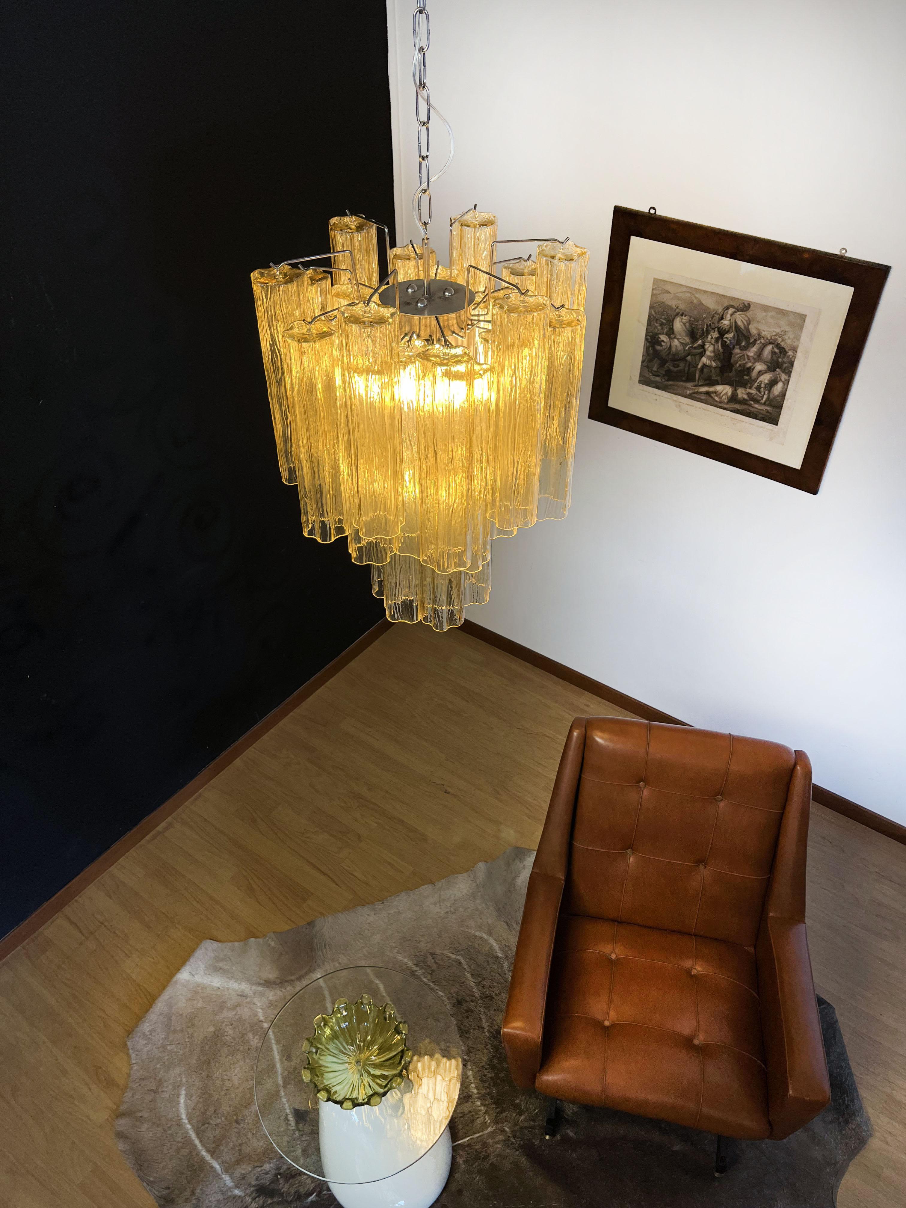Fantastique lustre à tubes en verre ambre clair / or de Murano en vente 3