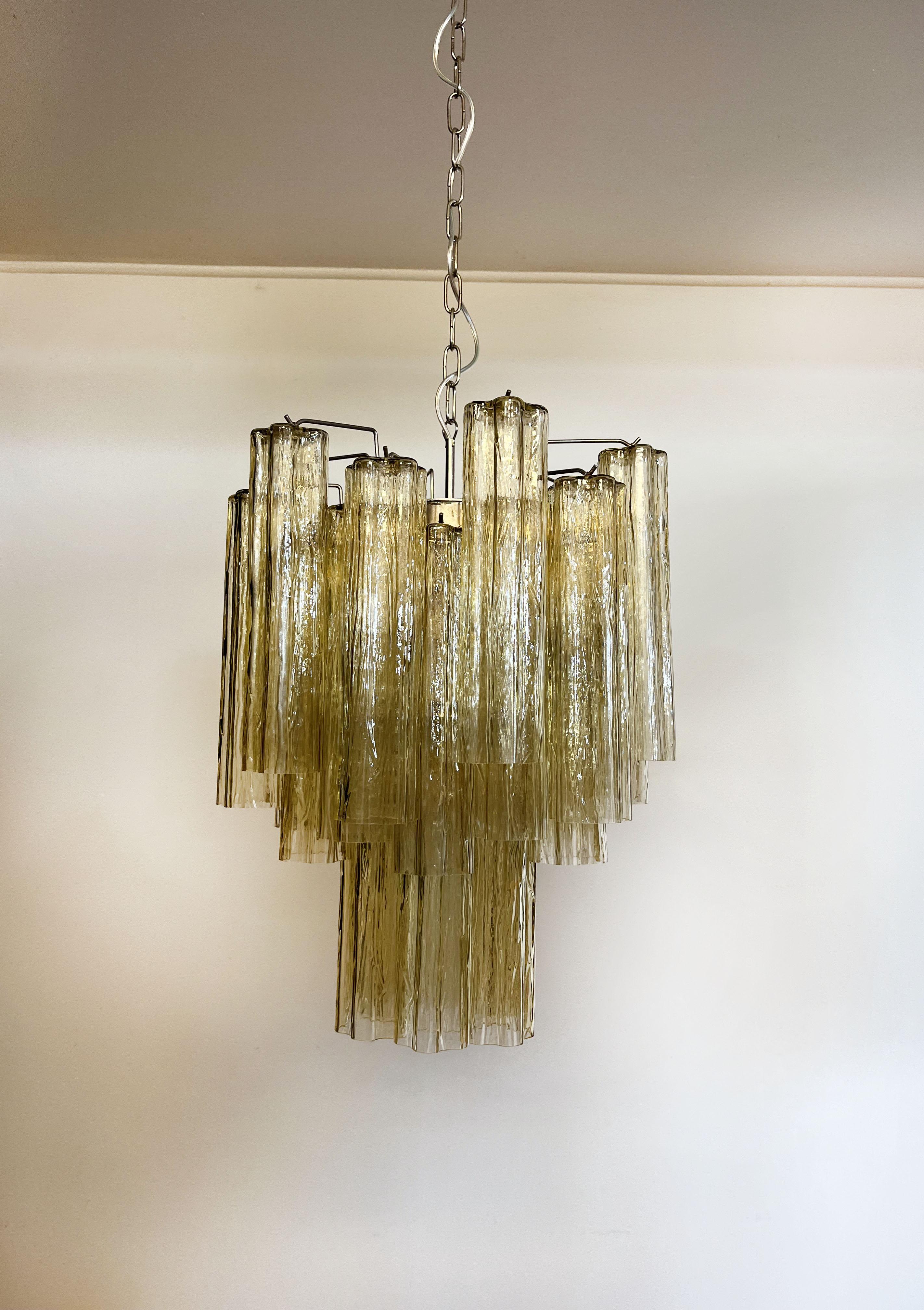 Fantastique lustre à tubes en verre ambre clair / or de Murano en vente 5
