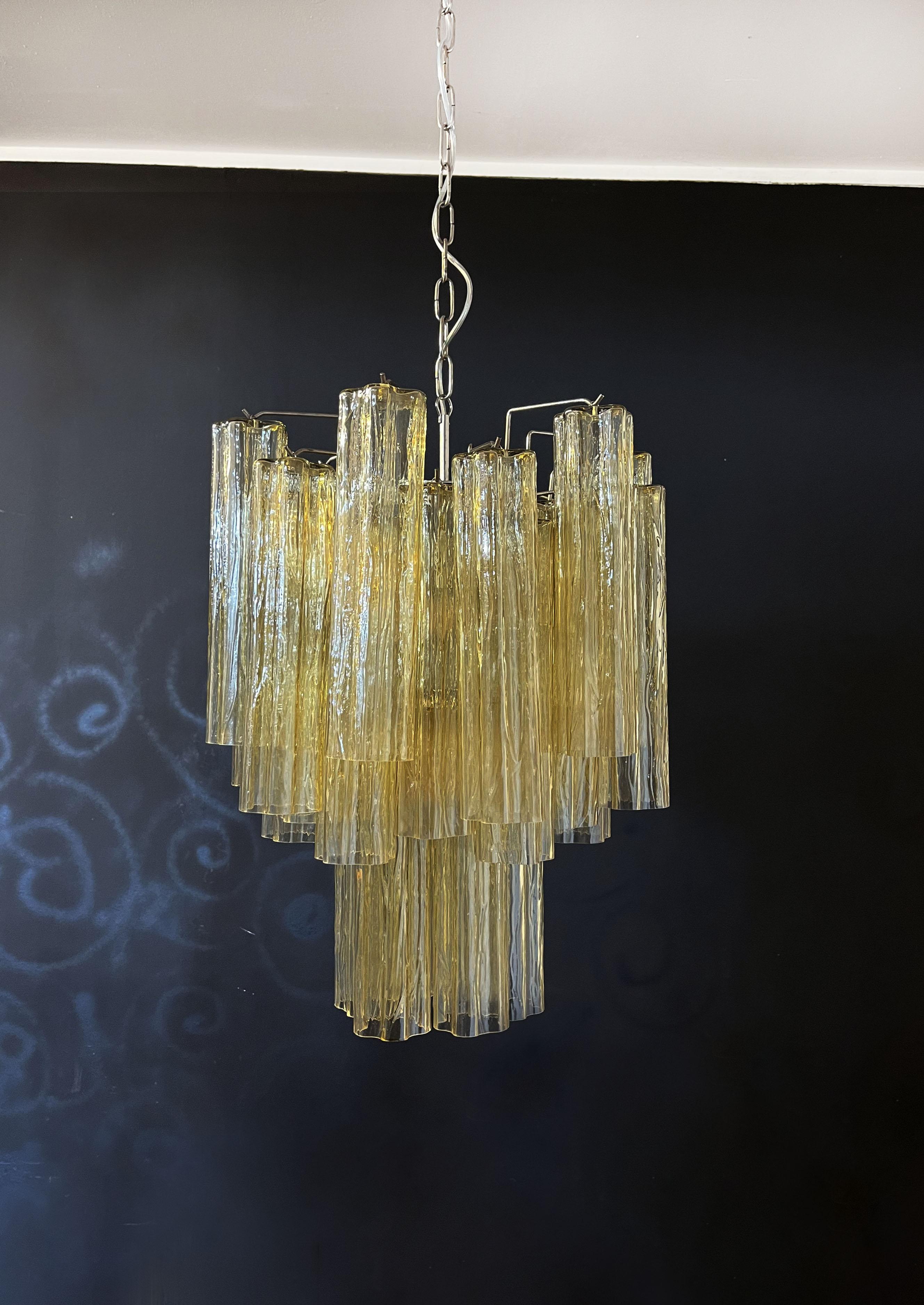 Fantastique lustre à tubes en verre ambre clair / or de Murano en vente 6