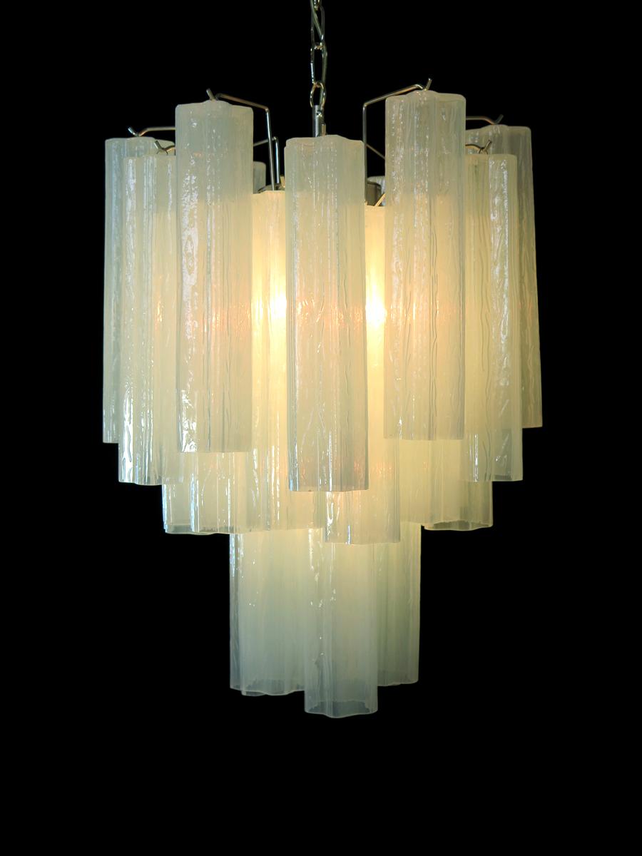 Italian vintage chandelier in Murano glass and nickel-plated metal structure. The Armor polished nickel supports 30 large opal silk glass tubes in a star shape. The glasses have a beautiful color, object of rare beauty.
Period: 1980s
Dimensions: