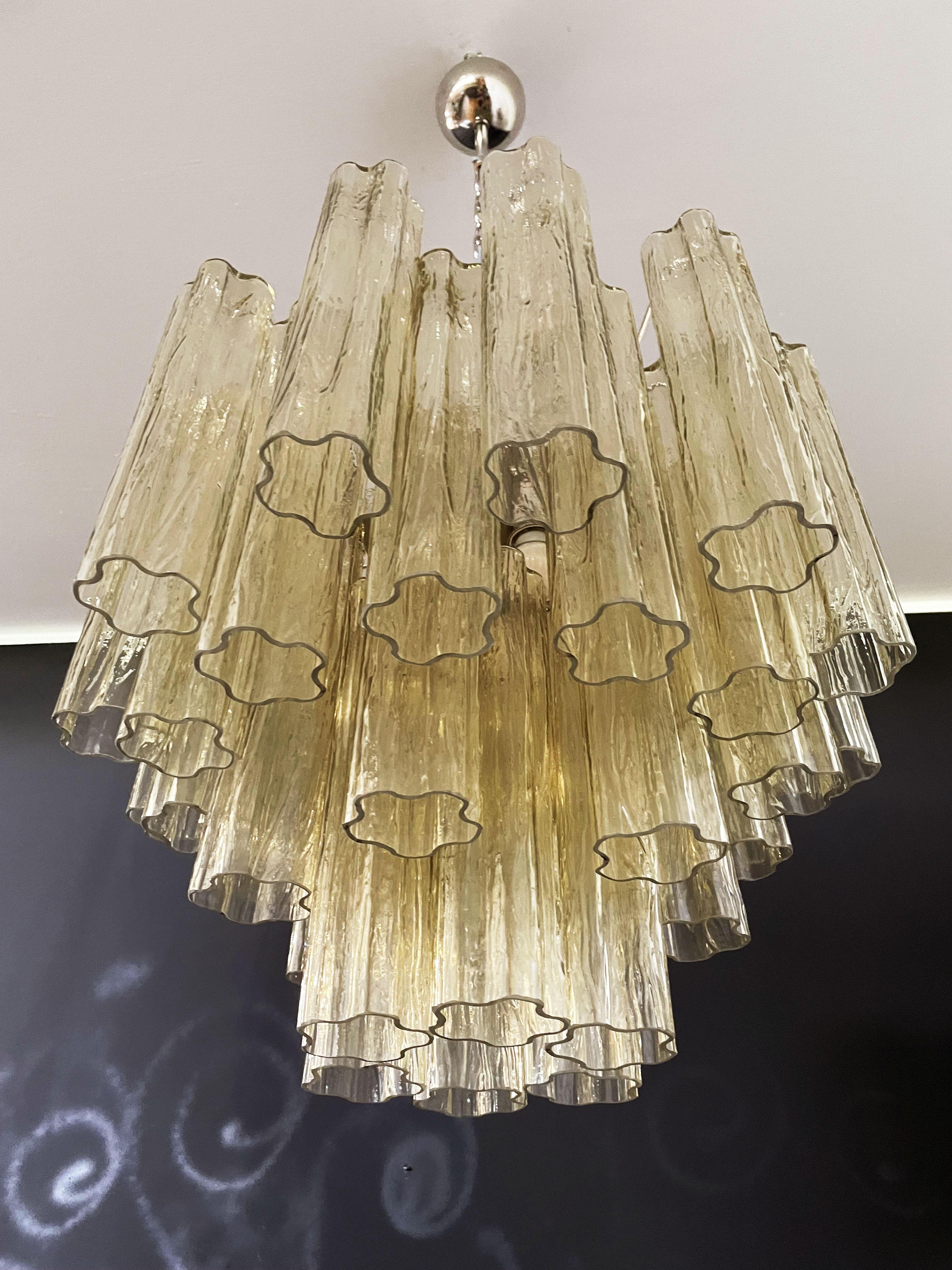 Italian vintage chandelier in Murano glass and nickel-plated metal structure. The armor polished nickel supports 36 large clear amber glass tubes in a star shape.
Period: late XX century.
Dimensions: 49 inches (125 cm) height with chain; 23,30