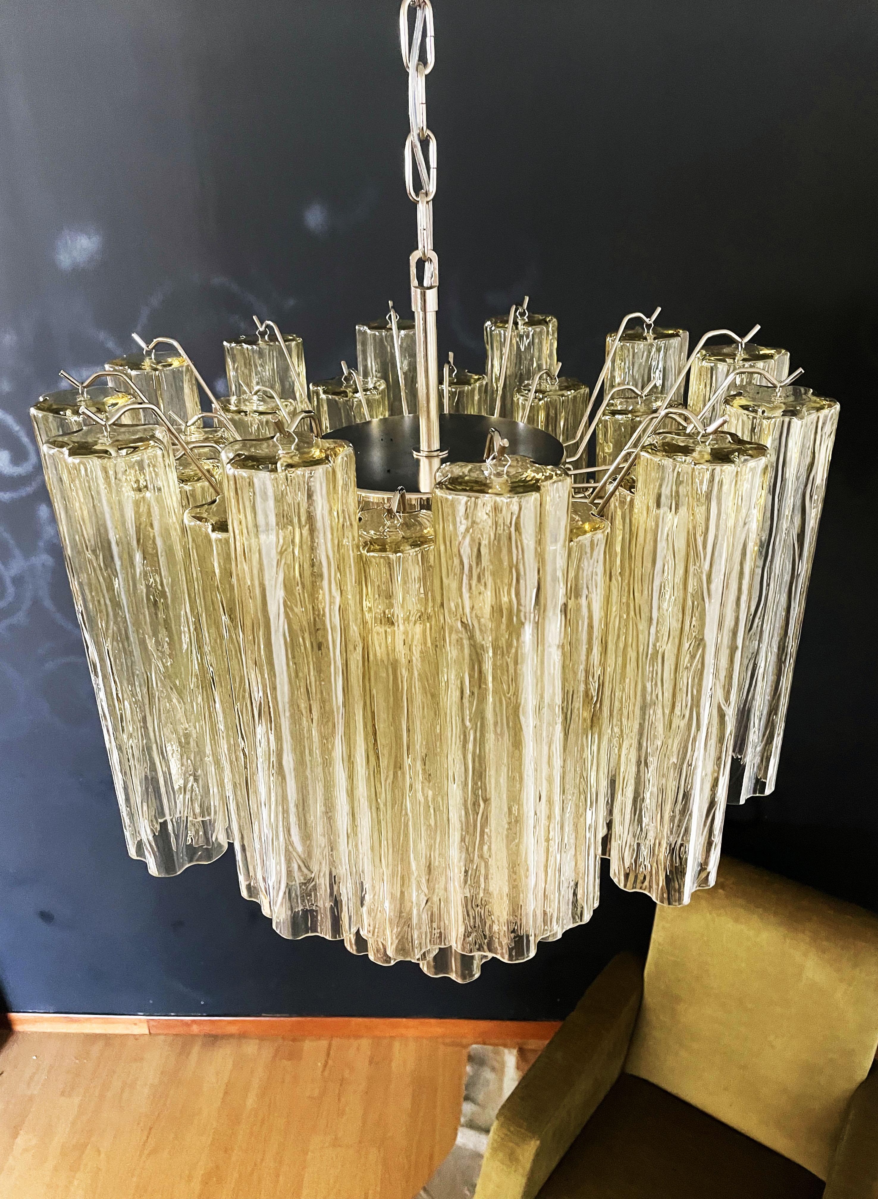 Fantastischer Murano Glasröhren-Kronleuchter, 36 klare Bernsteinglasröhren (Moderne der Mitte des Jahrhunderts) im Angebot