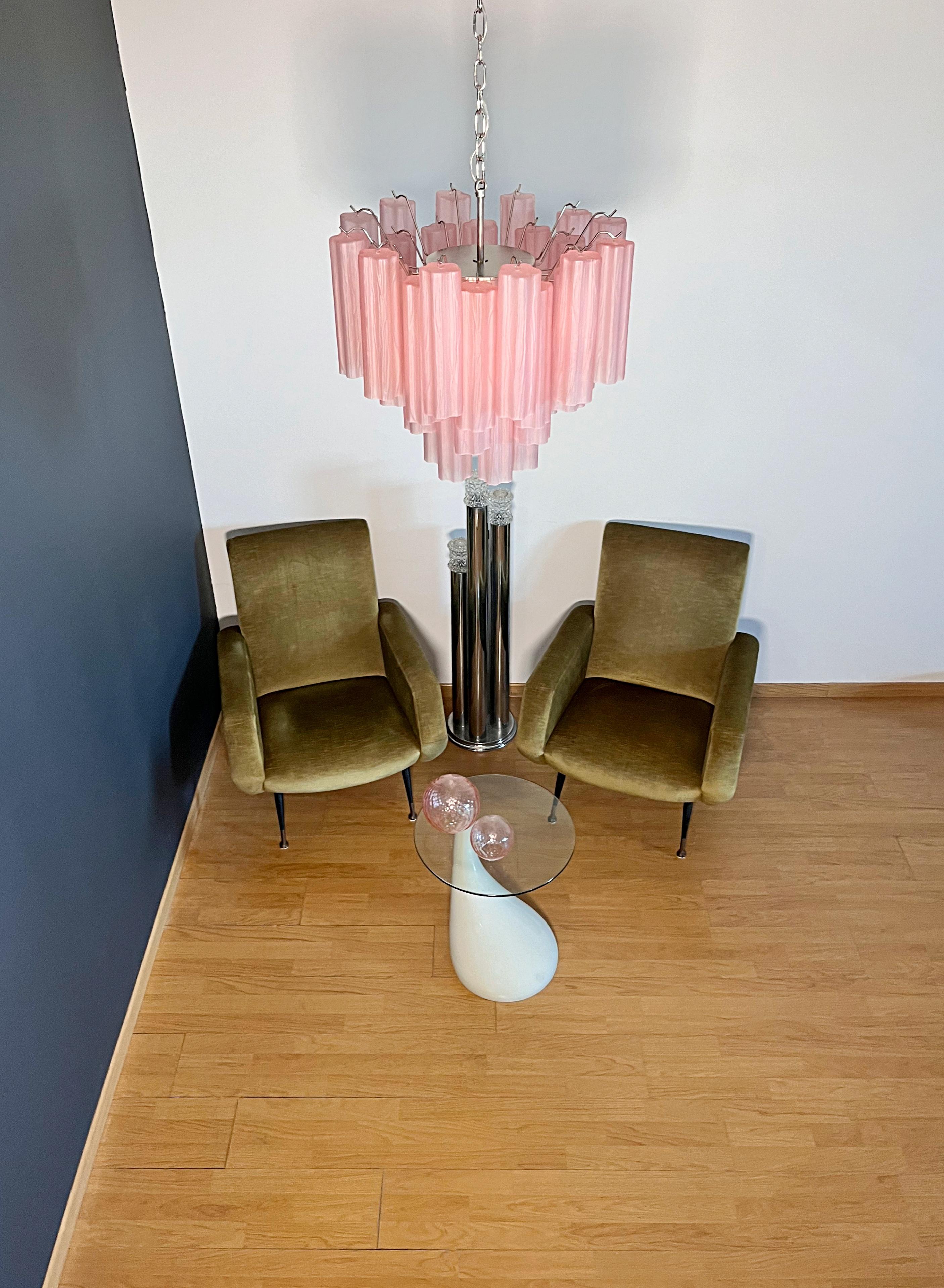 Italian Fantastique lustre en tube de verre de Murano - 36 tube de verre gravé rose en vente