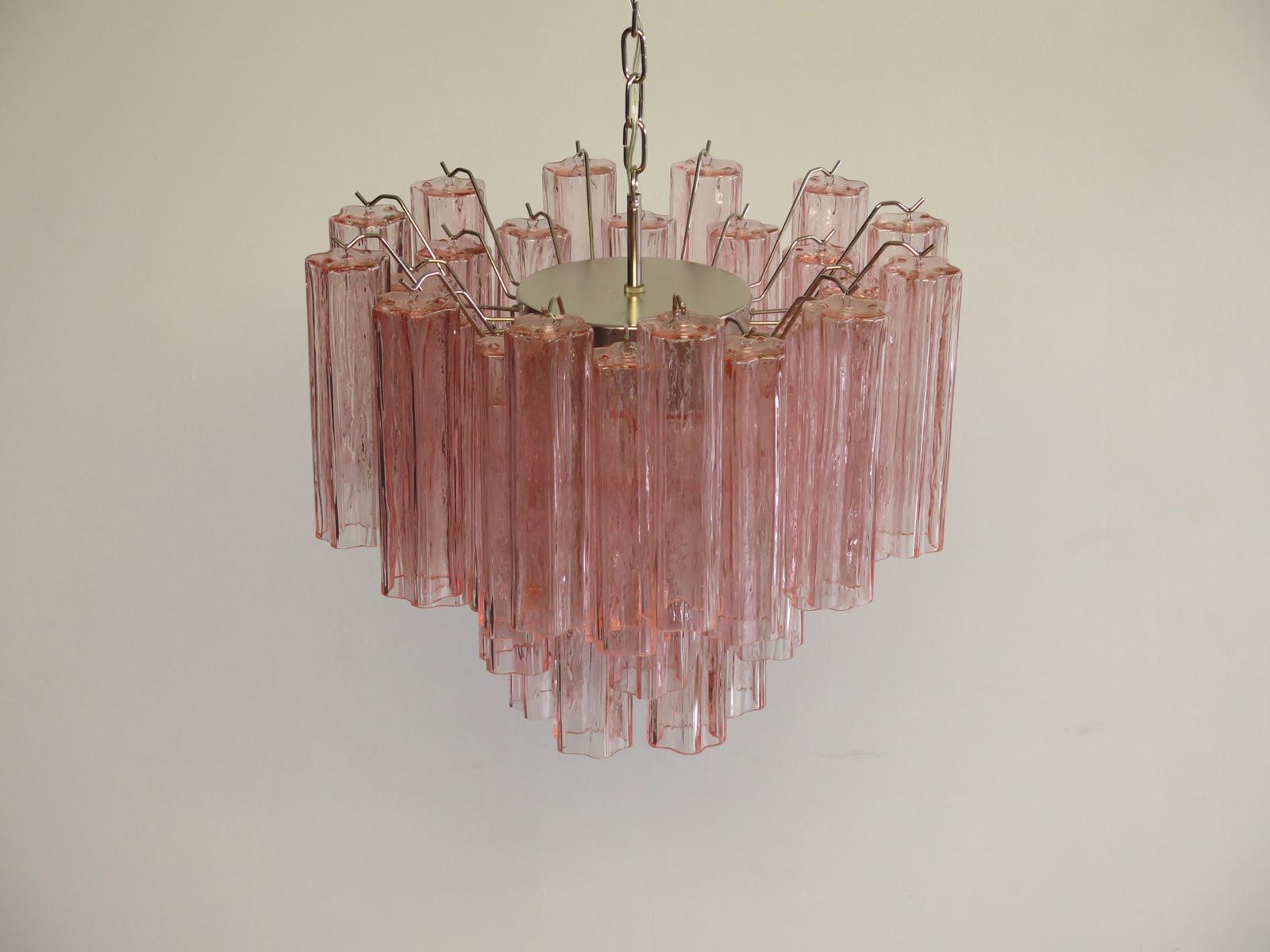 Italian vintage chandelier in Murano glass and nickel-plated metal structure. The armor polished nickel supports 36 large pink glass tubes in a star shape.
Period: Late 20th century
Dimensions: 45.30 inches (115 cm) height with chain, 19.70 inches