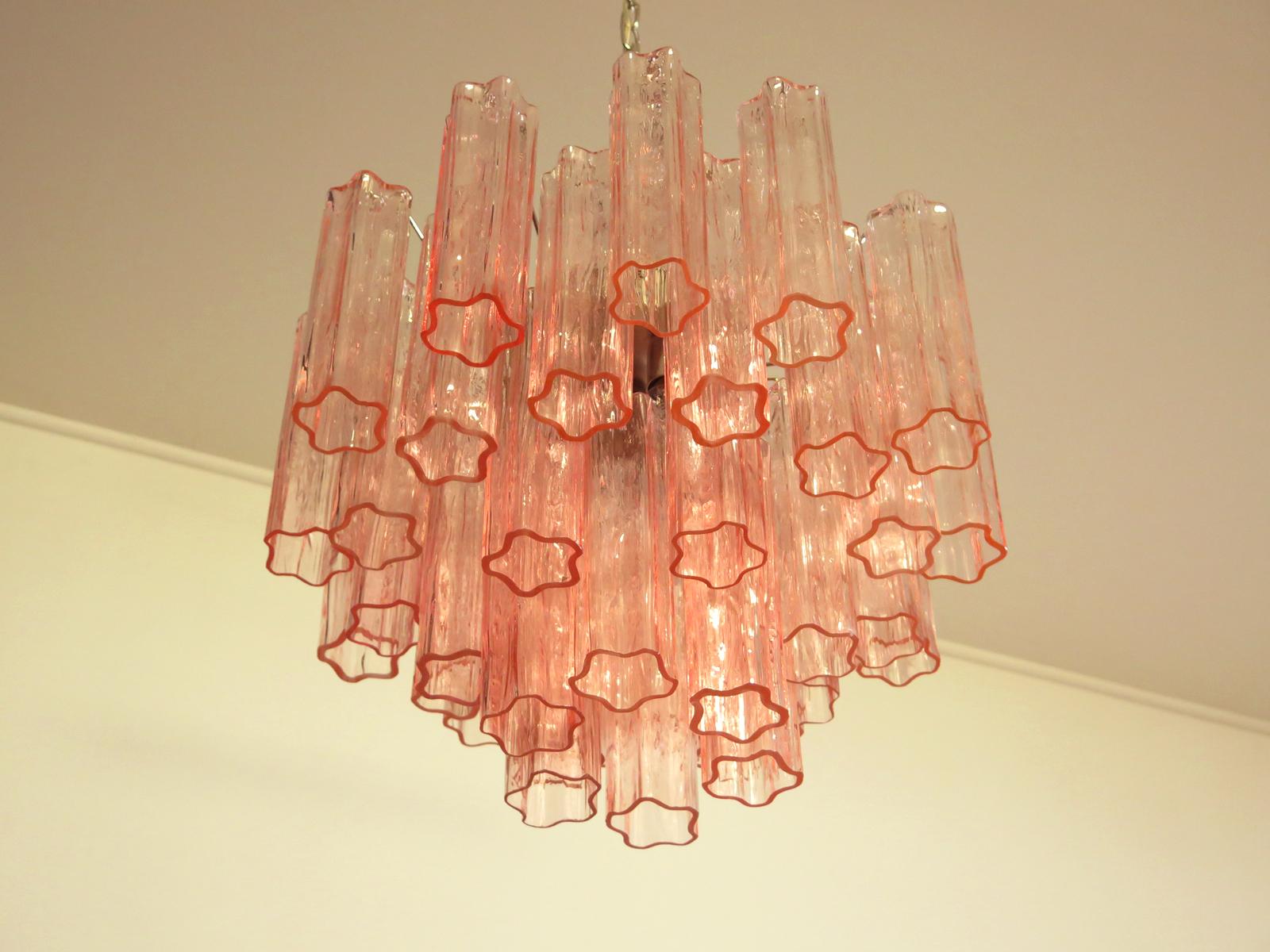 Fantastic Murano Glass Tube Chandelier, 36 Pink Glass Tube In Good Condition In Gaiarine Frazione Francenigo (TV), IT