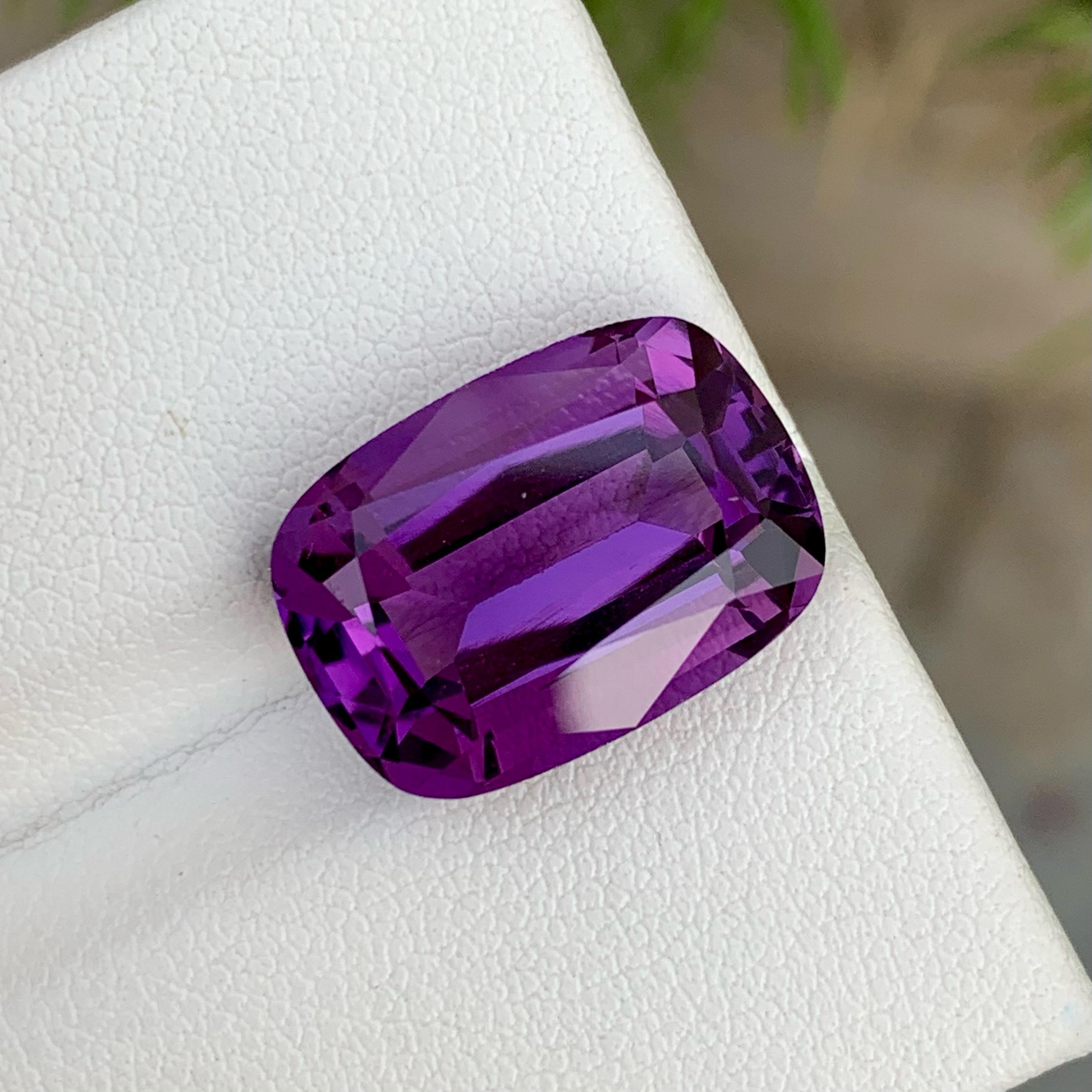 Fantastischer natürlicher tieflila Amethyst-Stein, 9,80 Karat im Zustand „Neu“ im Angebot in Bangkok, TH