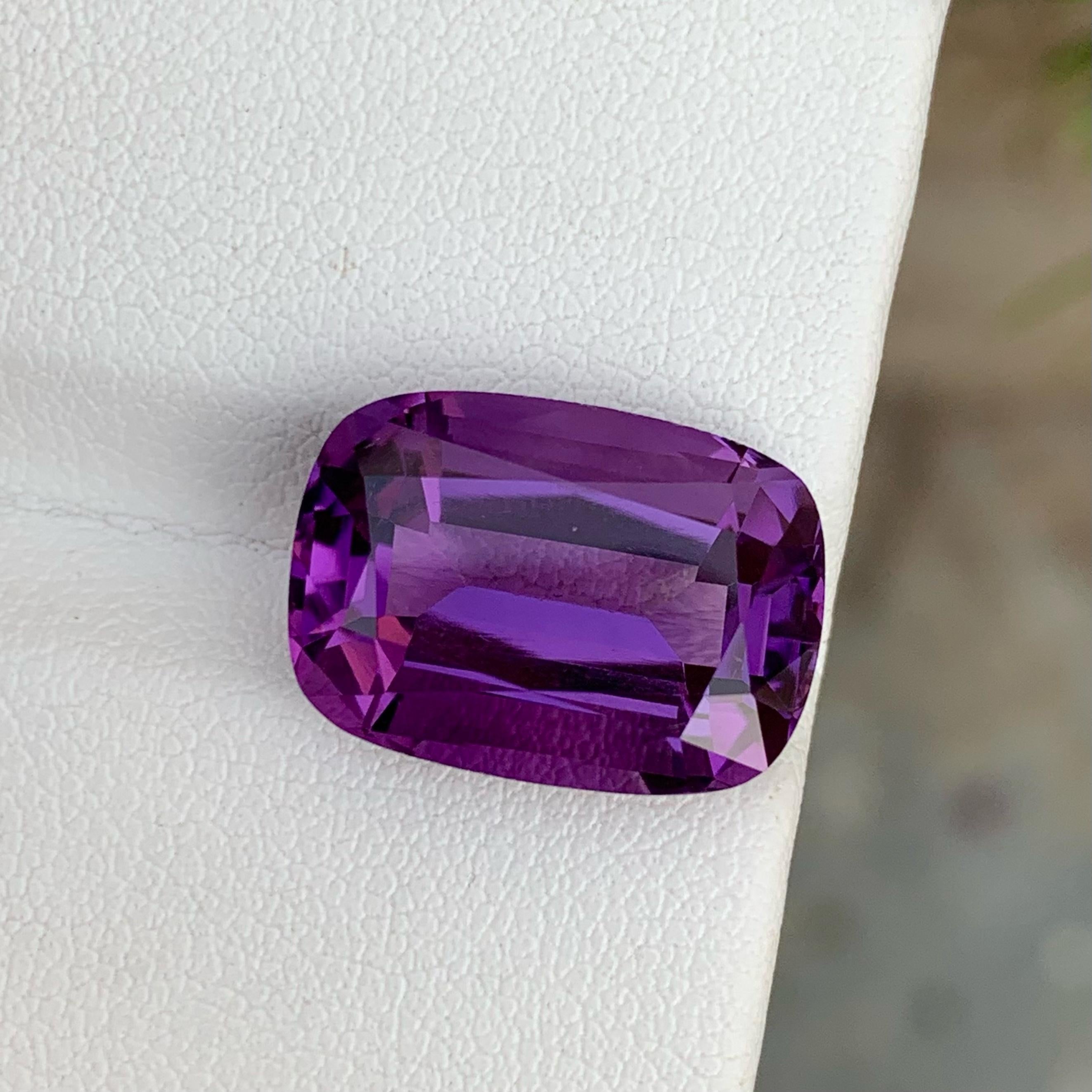 Fantastischer natürlicher tieflila Amethyst-Stein, 9,80 Karat für Damen oder Herren im Angebot