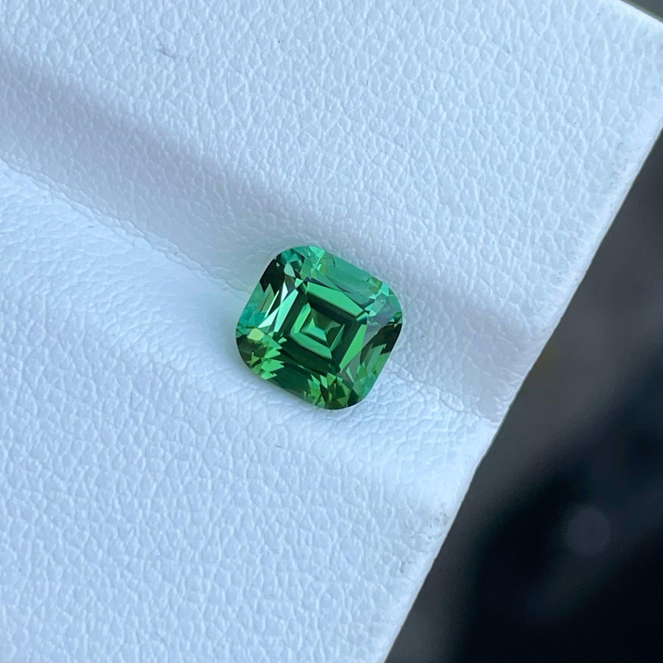 Fantastisch natürlicher mintgrüner Turmalin 1,80 Karat Afghani-Turmalin (Moderne) im Angebot