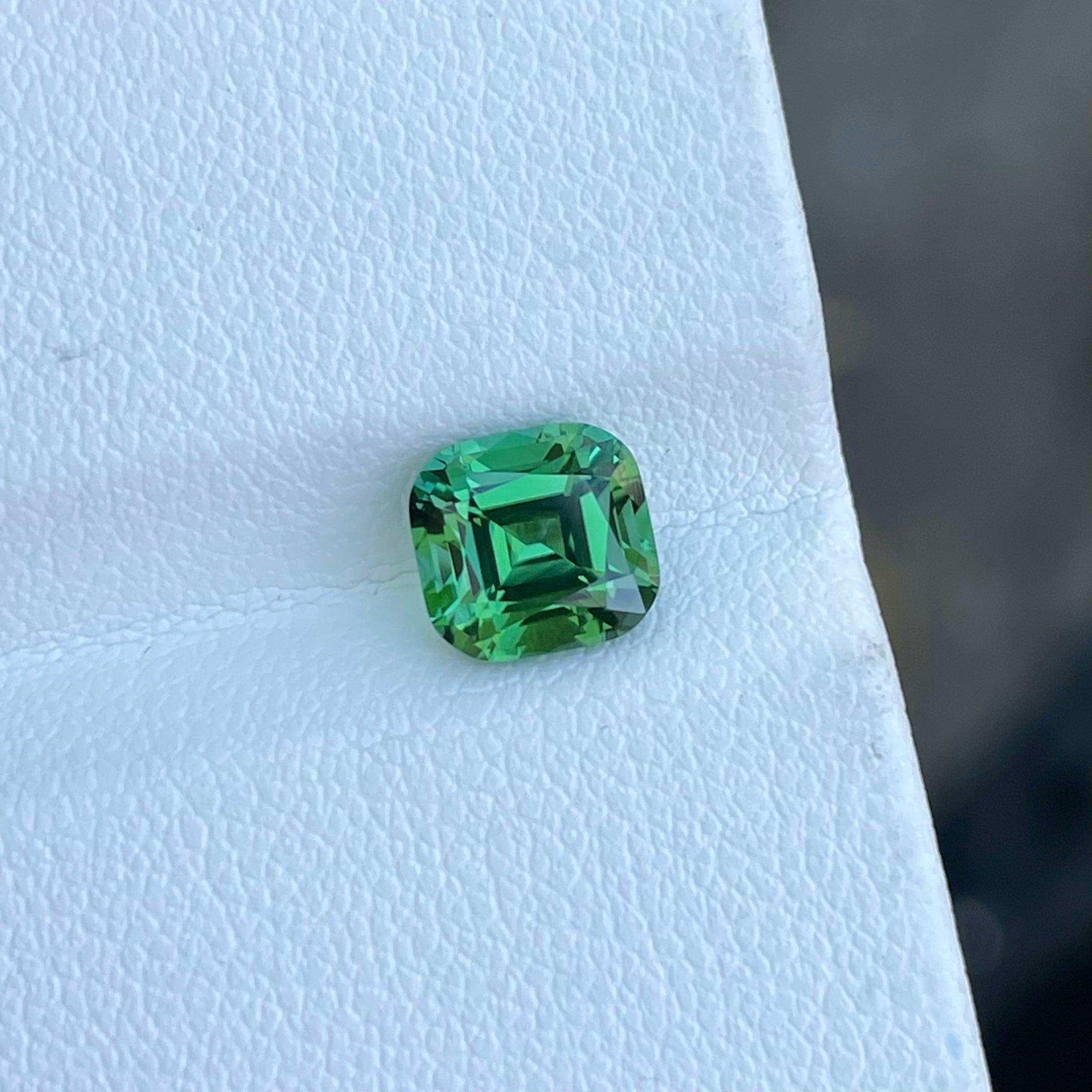 Fantastisch natürlicher mintgrüner Turmalin 1,80 Karat Afghani-Turmalin im Zustand „Neu“ im Angebot in Bangkok, TH