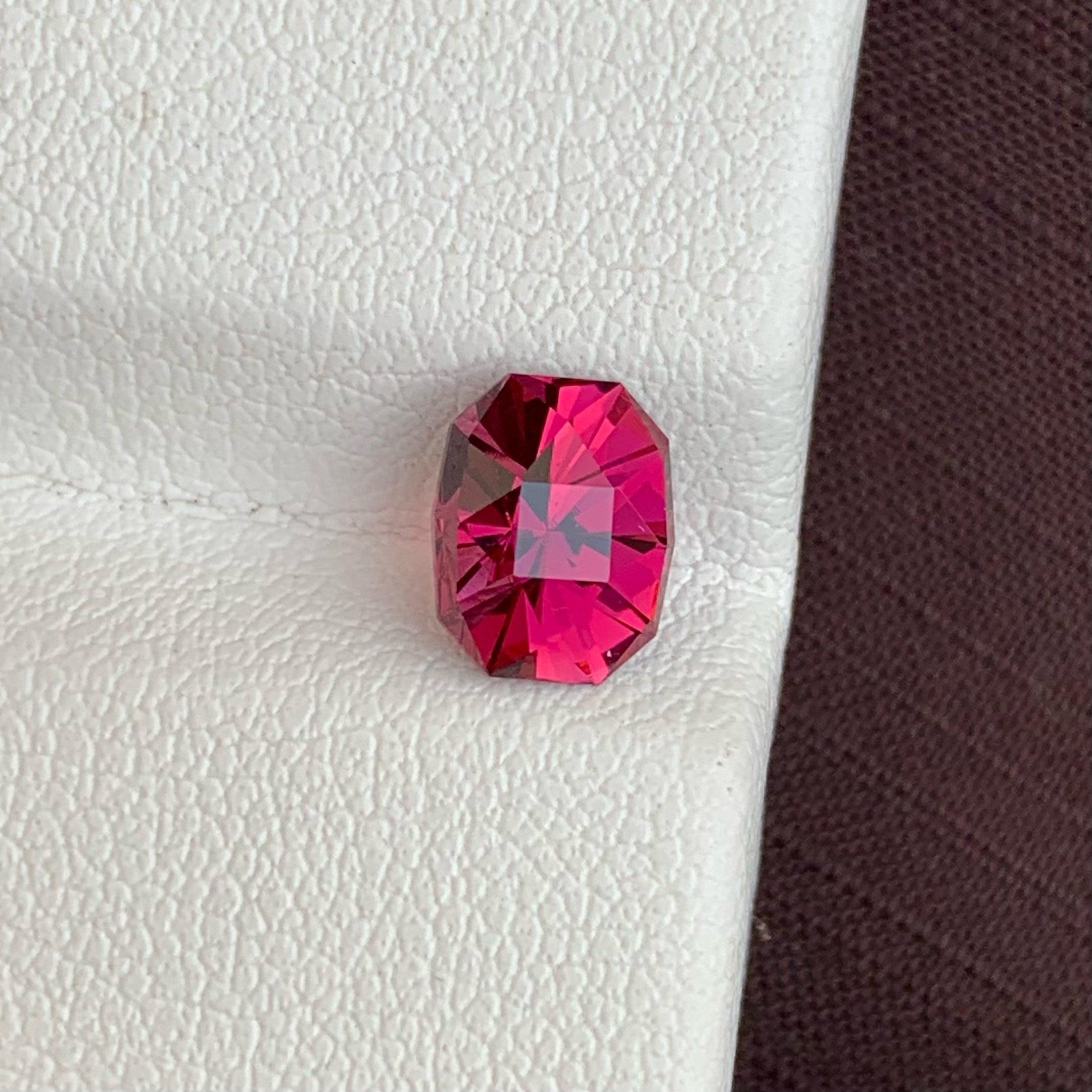 Fantastic Natural Pinkish Red Garnet Gemstone, available for sale at wholesale price, natural high quality, 1.70 carats loose garnet gemstone from Malawi.
Product Information:
GEMSTONE NAME: Fantastic Natural Pinkish Red Garnet Gemstone
WEIGHT: 1.70